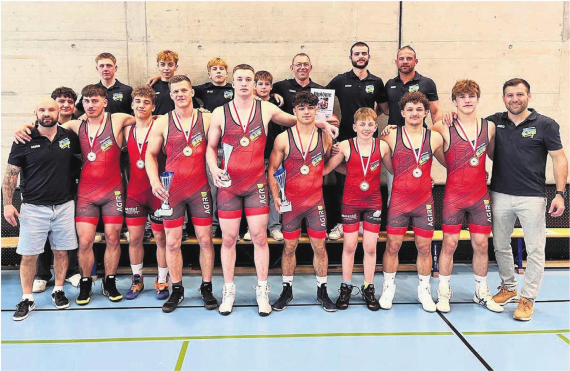 Die Freiämter Ringer an der Greco-SM in Martigny mit Trainer Pascal Strebel (vorne rechts). - Das Bild wird blockiert. – Möglicherweise durch einen aktiven Adblocker.