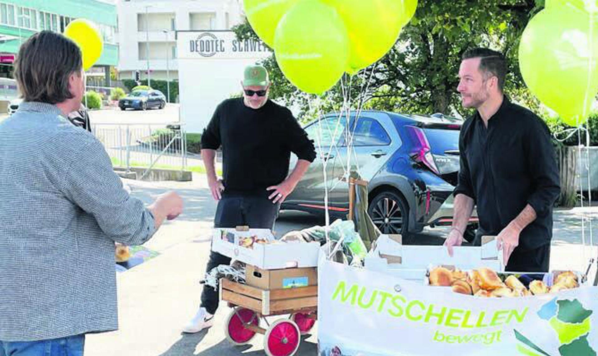 Lukas Huber (rechts) ist der Spitzenkandidat für den Nationalrat Bild: zg