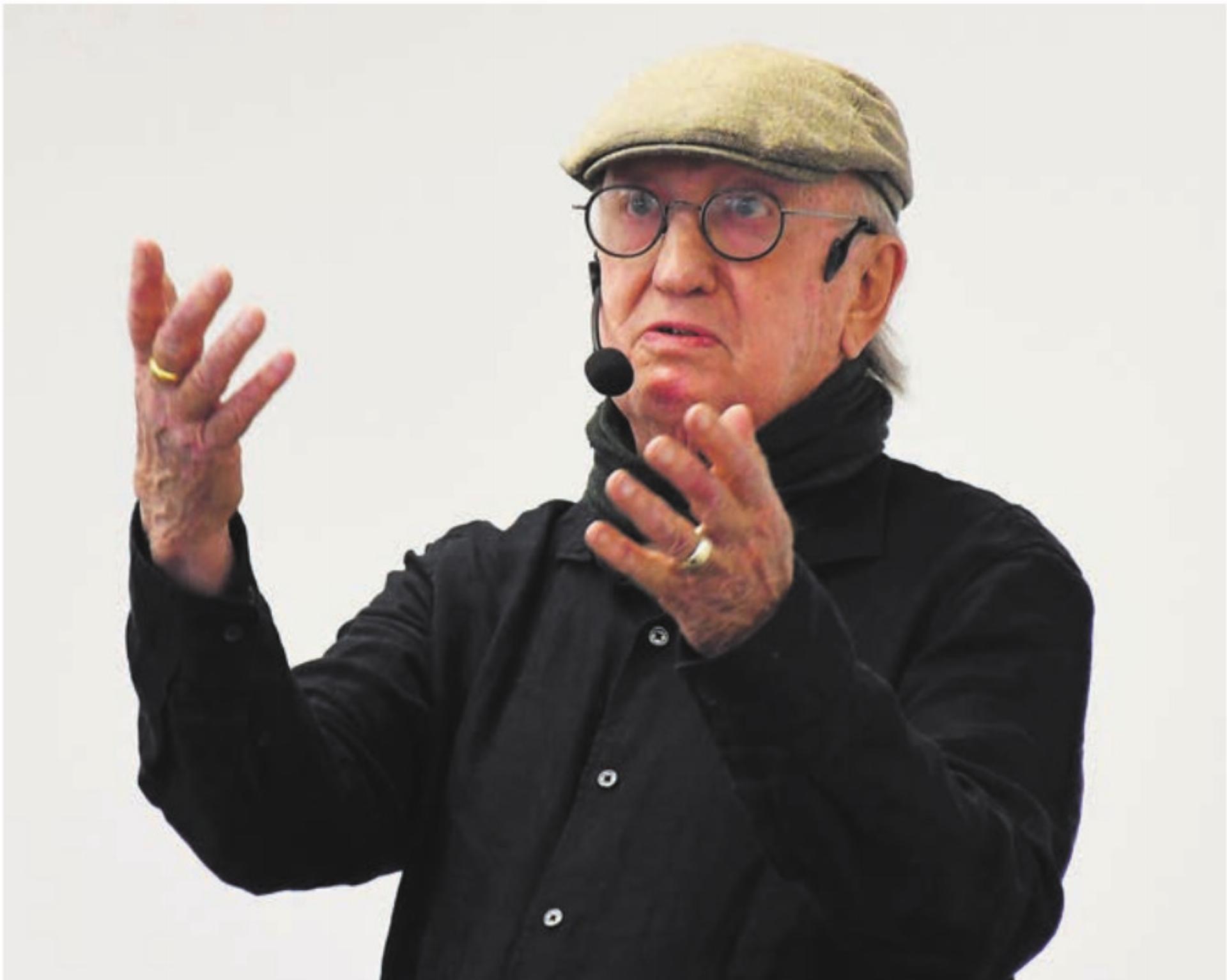 Jan-Uwe Rogge hielt mit viel Humor den Eltern den Spiegel vor: Und erntete damit ganz viel Zustimmung. Bild: Daniel Marti - Das Bild wird blockiert. – Möglicherweise durch einen aktiven Adblocker.