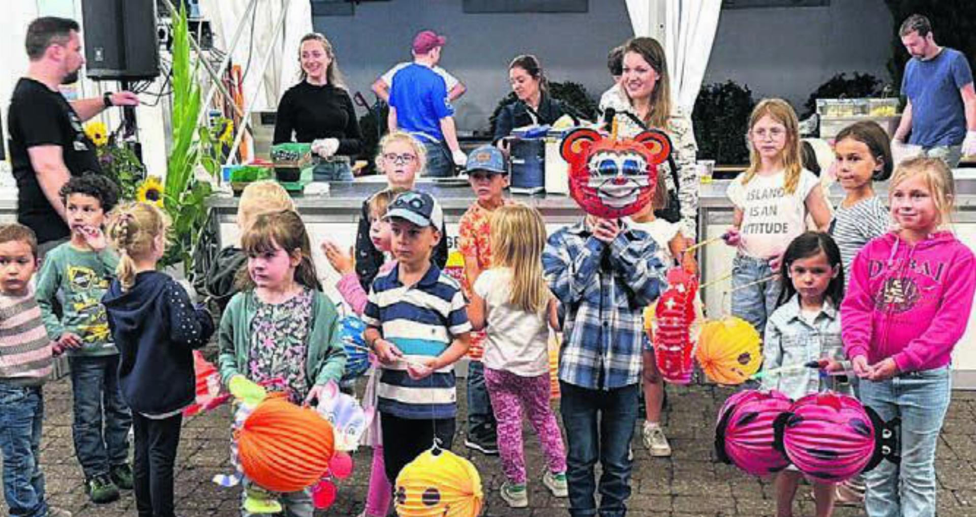 Bereit für den Lampionumzug – eines der Highlights am «Dorffäscht» Islisberg. Bild: zg - Das Bild wird blockiert. – Möglicherweise durch einen aktiven Adblocker.