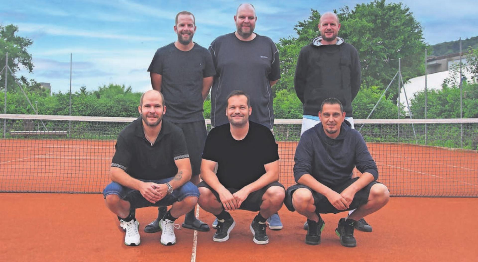 Das OK-Team des 24. Bachstross-Cups ist bereit für ein weiteres tolles Turnier. Oben von links: Lucas Büchi, René Huber (Präsident), Sandro Mandelz. Unten von links: Benjamin Egloff, André Stutz, Fabrice Horat. Bild: zg