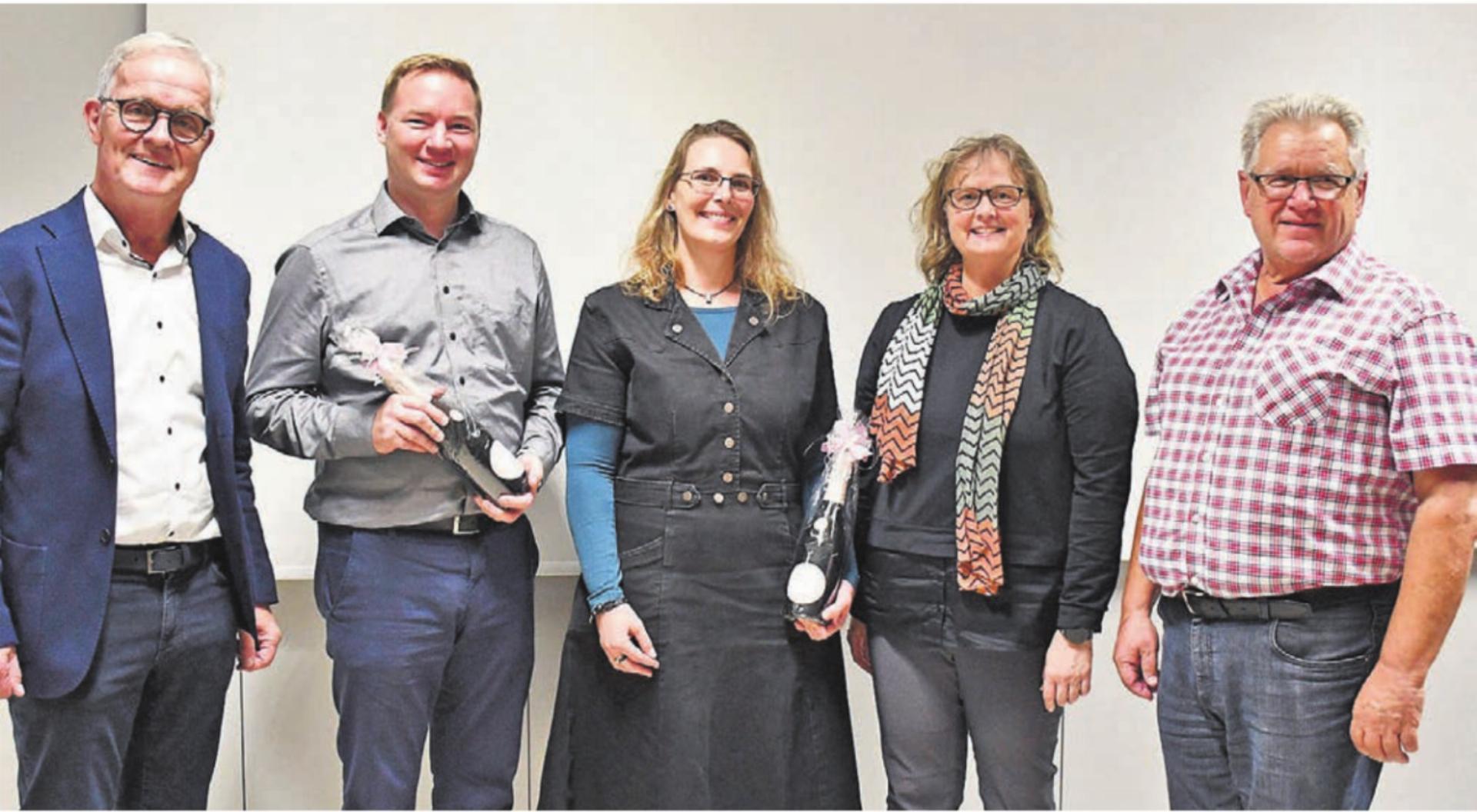 Informieren über zahlreiche Angebote im Alter (v. l): Thomas Peterhans, Präsident Seniorenrat; Heiko de Coninck, Geschäftsleiter Spitex Mutschellen-Reusstal; Franziska Schuler, Stellenleiterin Pro Senectute; Ursula von Felten, Sozialarbeiterin Pro Senectute; und Thomas Moor, Vizepräsident Seniorenrat. Bilder: Monica Rast - Das Bild wird blockiert. – Möglicherweise durch einen aktiven Adblocker.