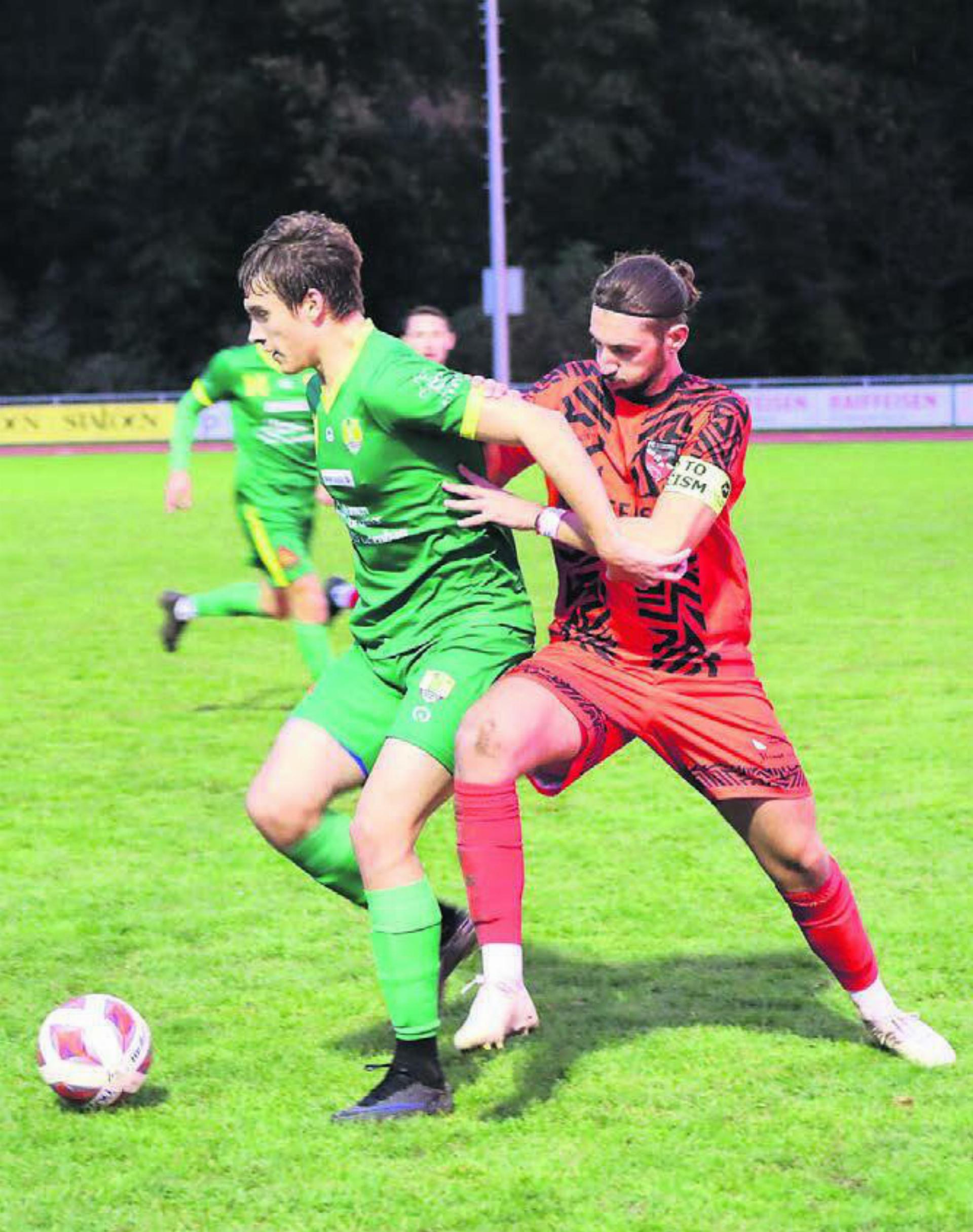 Zwei Tore und ein sackstarkes Spiel: Daniil Kaban (links) vom FC Mutschellen ist in Topform. Bild: Astrid Moser