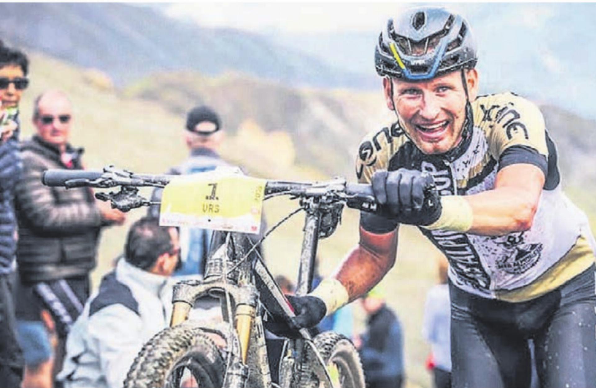 Urs Huber am Grand Raid in Wallis im Jahr 2019. Es war sein sechster und letzter Sieg an diesem Rennen. Dieses Bild bezeichnet er als das speziellste seiner Karriere. Bild: zg - Das Bild wird blockiert. – Möglicherweise durch einen aktiven Adblocker.