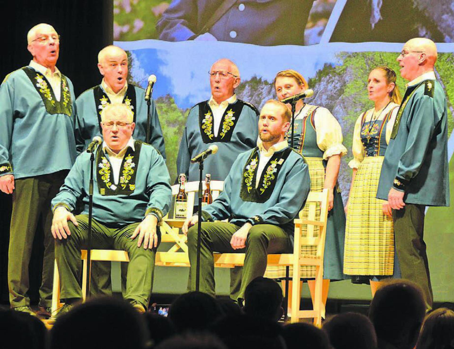 Wenig Stimmen, trotzdem viele Emotionen. Das Chörli überzeugte das Publikum in Auw. Bilder: Annemarie Keusch