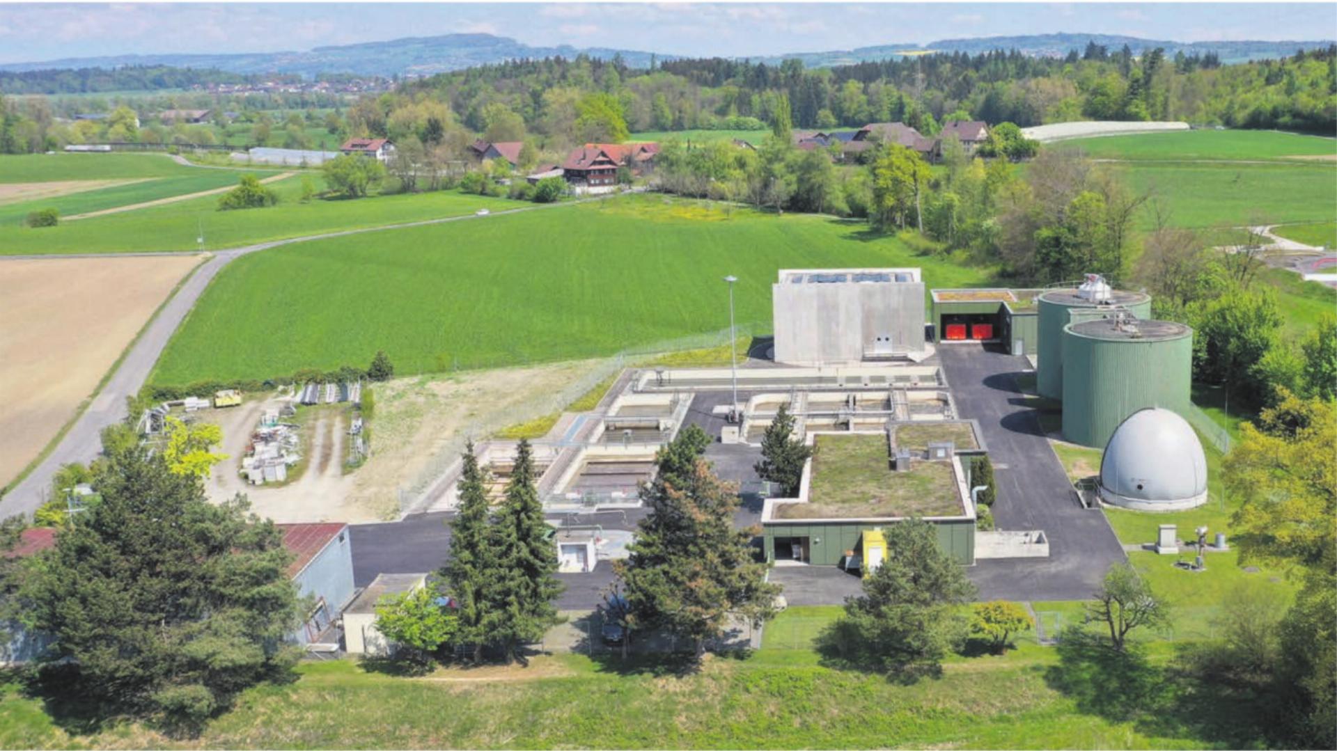 Die ARA Muri im Gebiet Hasli, hier eine Aufnahme mittels einer Drohne. Sie ist nach Sanierung und Ausbau für die Aufgaben der nächsten Jahre gerüstet. Bilder: zg/Archiv - Das Bild wird blockiert. – Möglicherweise durch einen aktiven Adblocker.