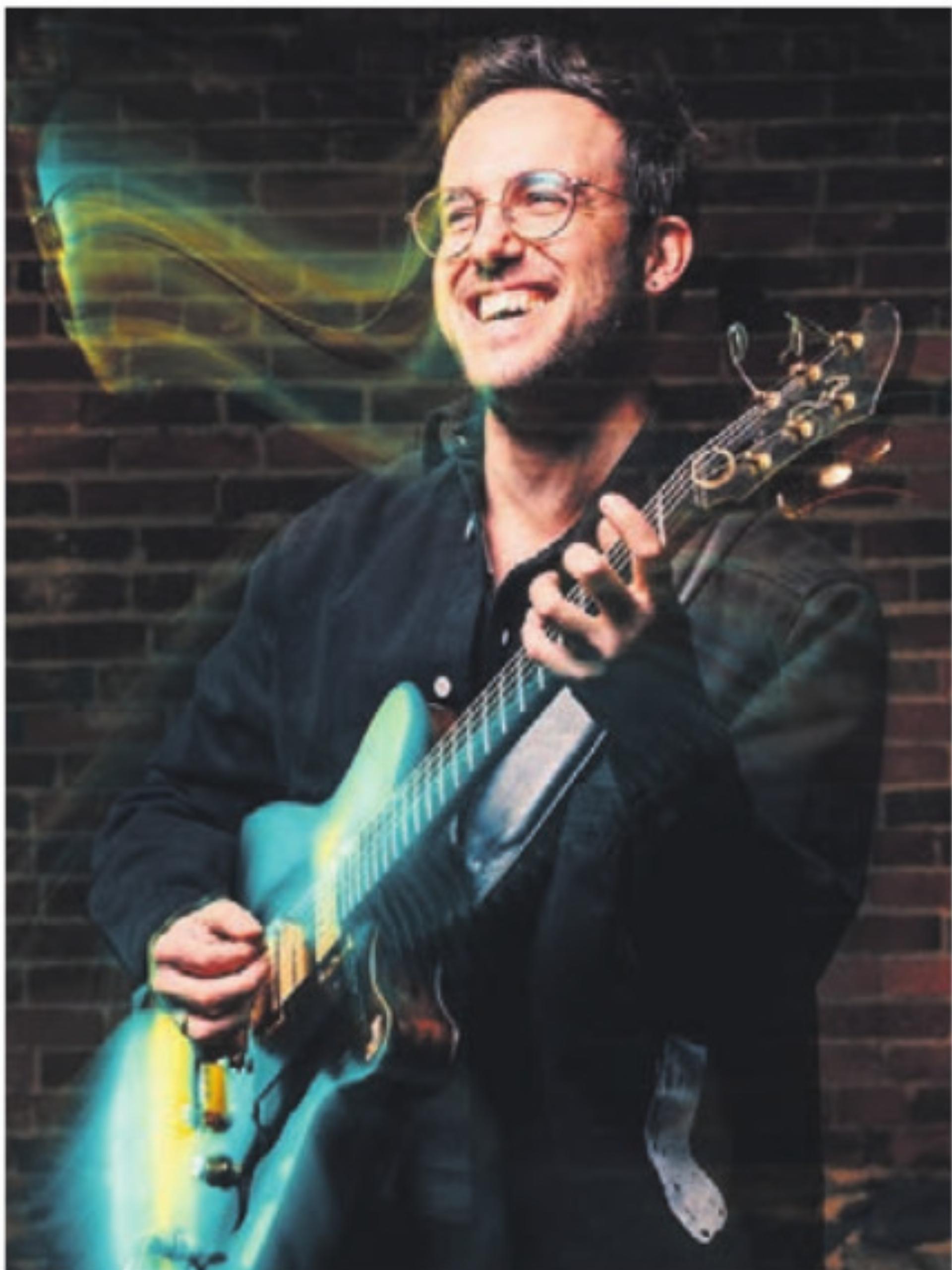 Gilad Hekselman und seine Gitarre sind gern gesehene Gäste im Pflegidach.    Bild: zg - Das Bild wird blockiert. – Möglicherweise durch einen aktiven Adblocker.