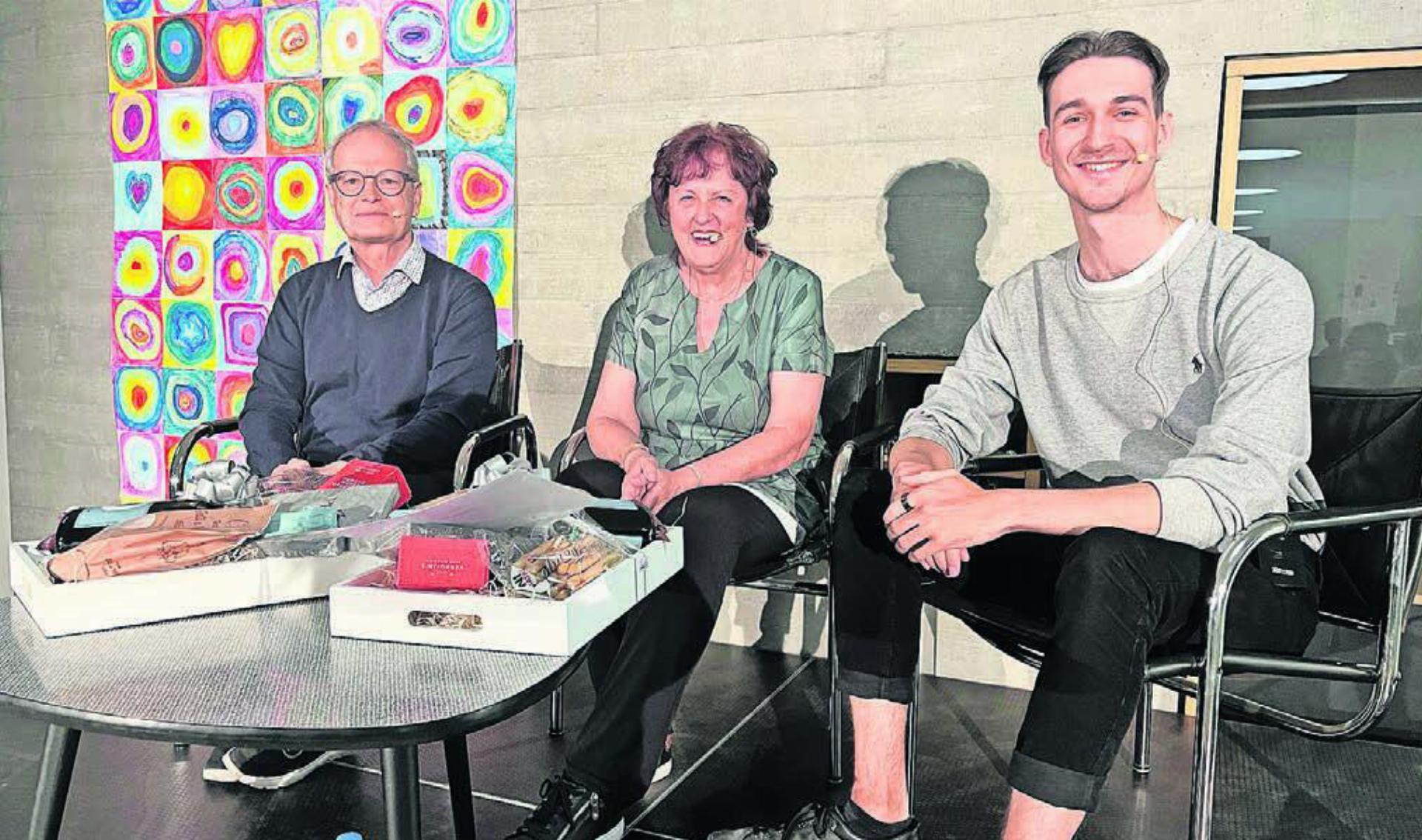 Auch die bereits 8. Ausgabe der Reihe «Villmärgerle» sorgte bei Gästen und Zuhörern für gute Laune. Diesmal fühlte Moderator Jörg Meier (links) TGV-Präsidentin Hildegard Hilfiker und Unternehmer Oliver Meyer auf den Zahn. Bild: Britta Müller