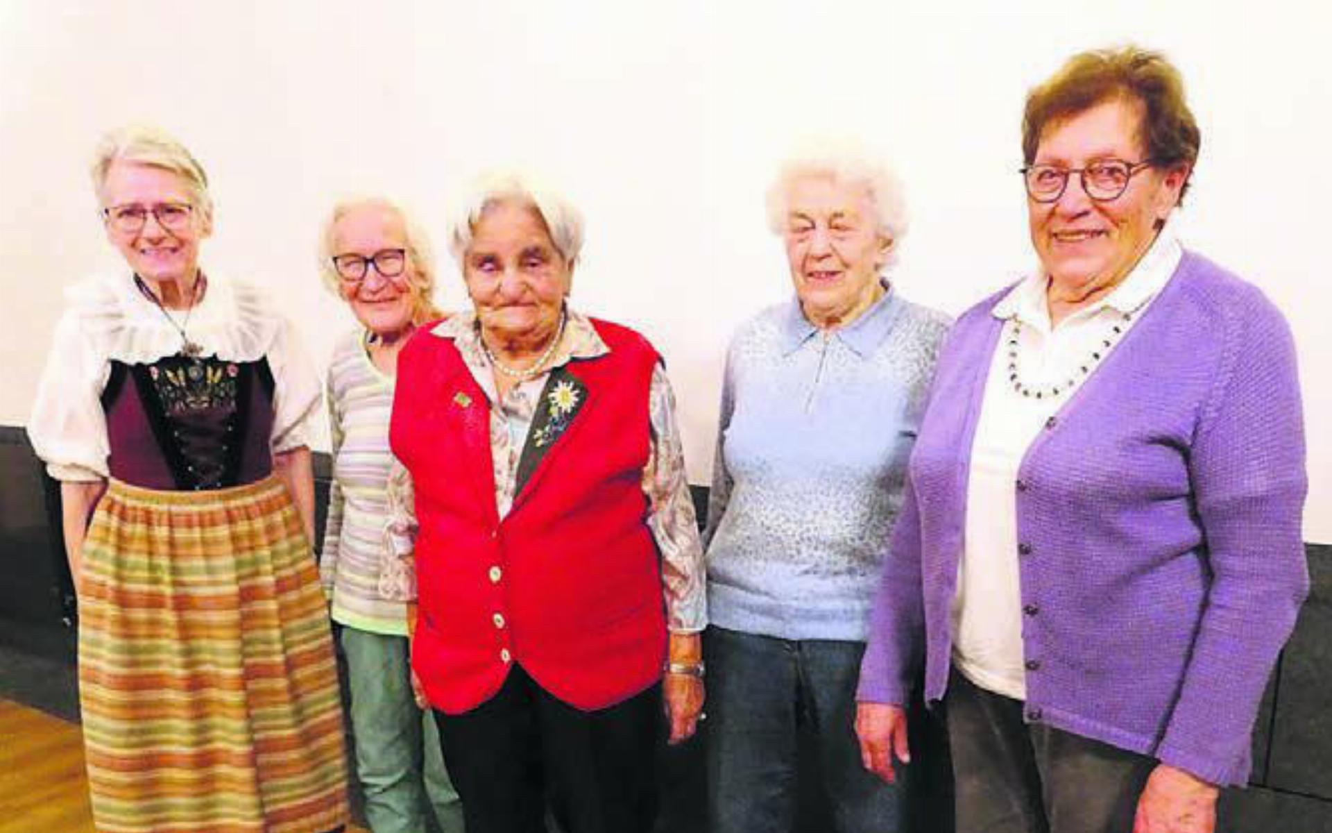 Sind seit vielen Jahren im Verein, von links: Margrith Hüsser, Agnes Huber, Maria Nietlispach, Berti Thalmann und Rita Hilfiker. Bild: zg