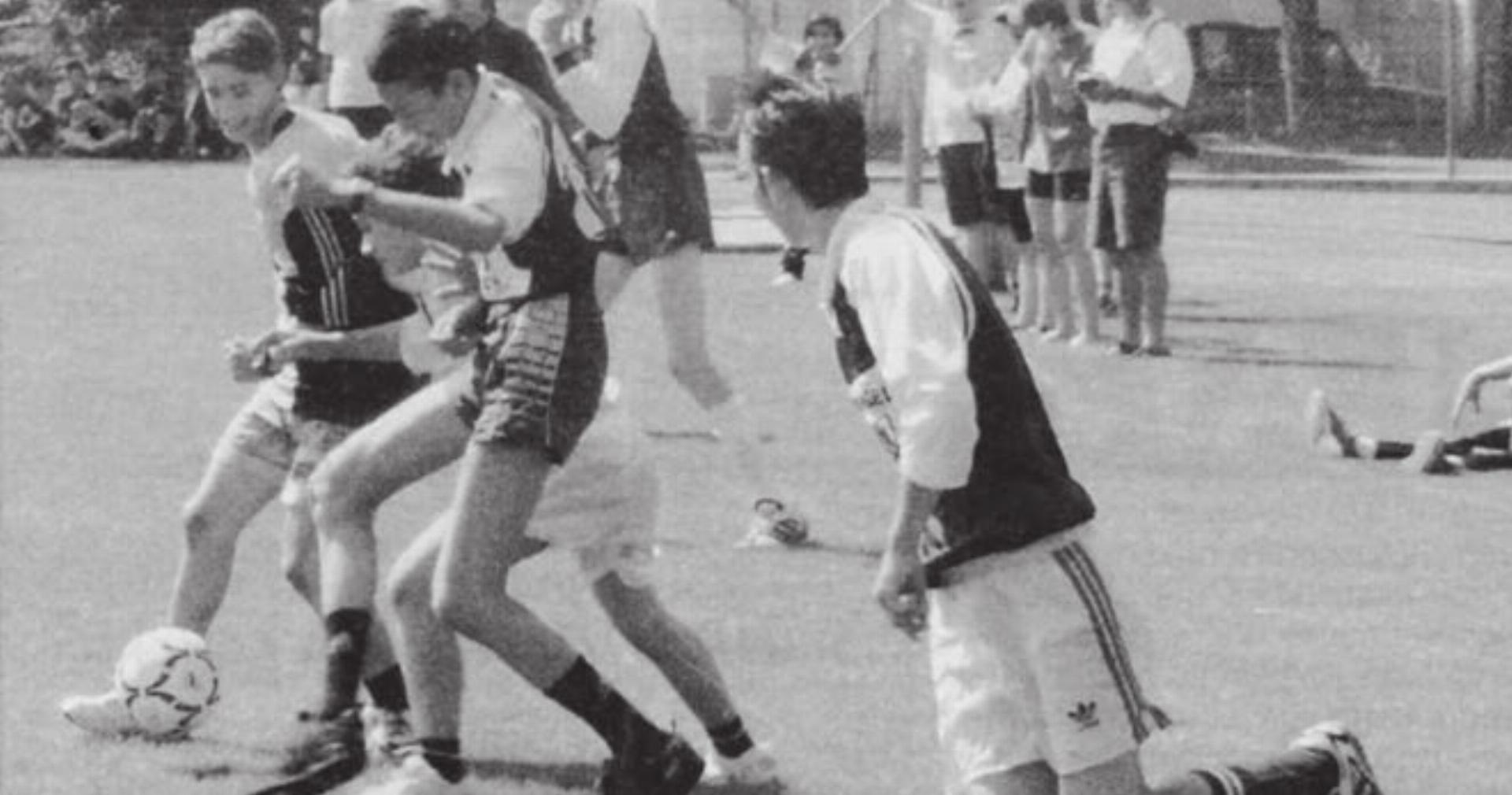 Die Schülerinnen und Schüler kämpfen in Bremgarten um den Aargauer HPS-Fussballcup. Bild: Archiv