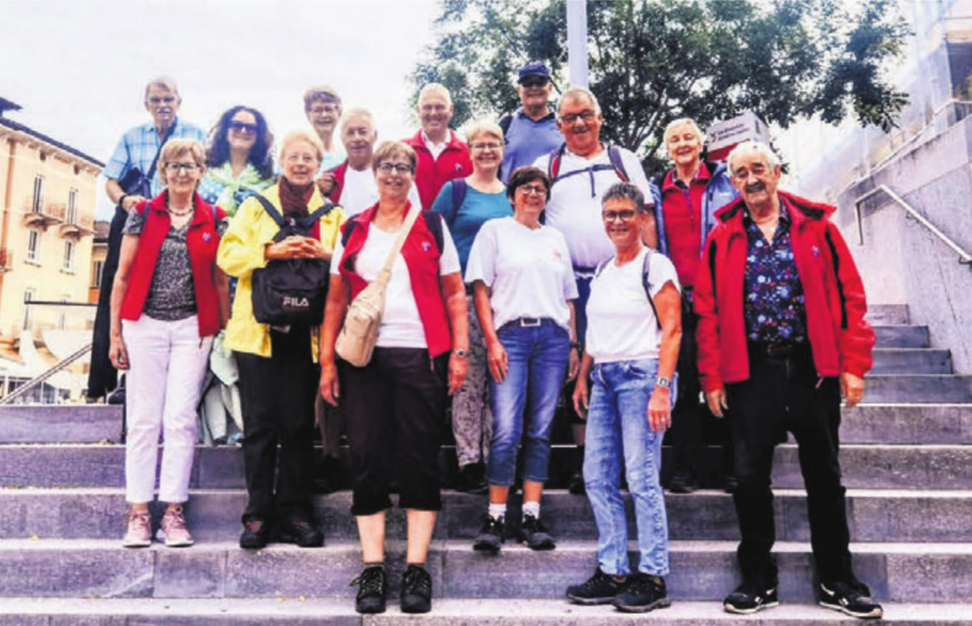 Die Reisegruppe der Trachtetanzlüüt in der Sonnenstube der Schweiz. Bild: zg