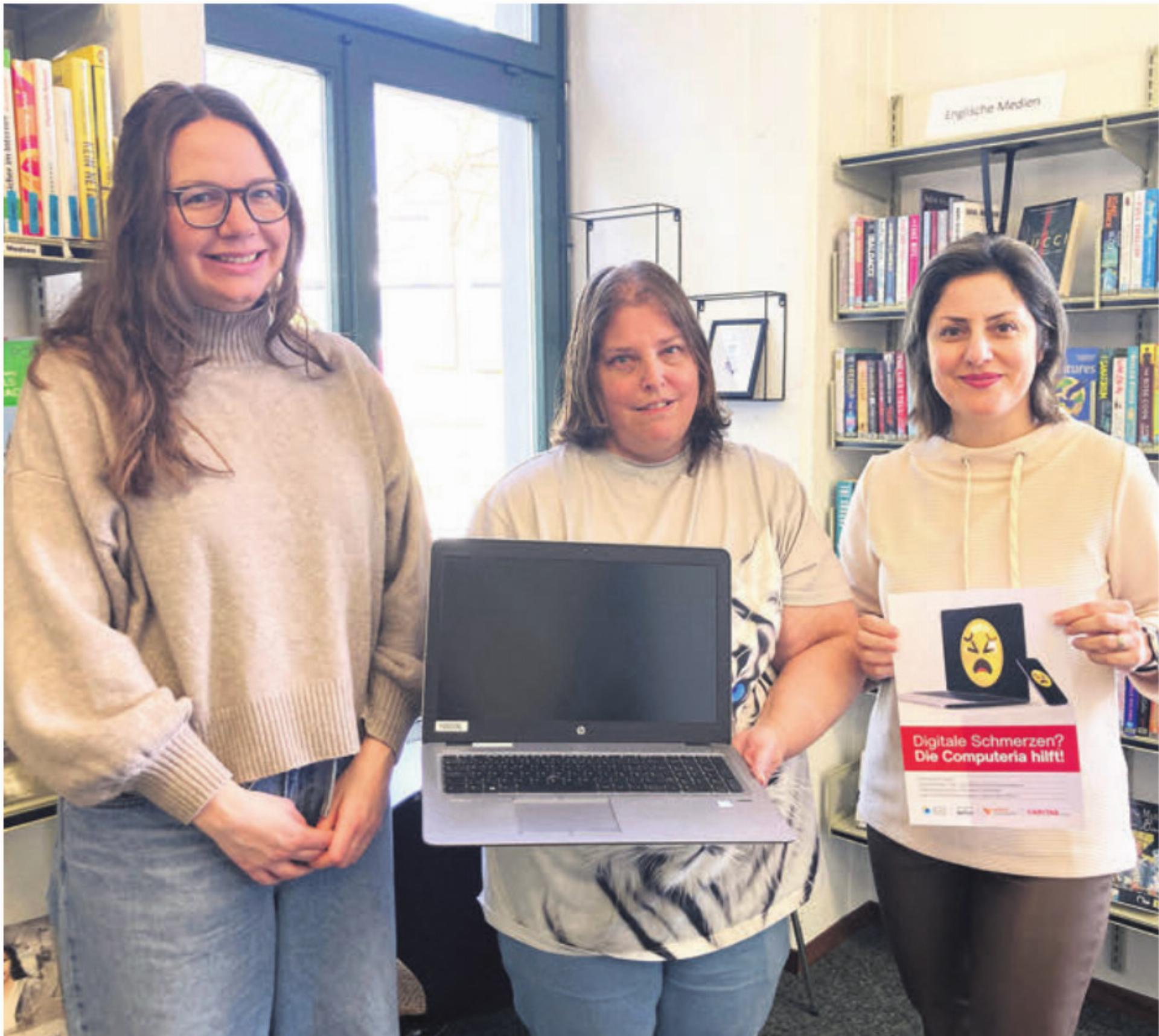 Computeria – unkompliziert gegen digitale Hürden (v. l.): Melanie Müller, Leiterin der Gemeindebibliothek Wohlen, Irene Nüesch, freiwillige Unterstützerin, und Hengameh Matin, Koordinatorin Computeria Wohlen (KRSD/Caritas). Bild: zg - Das Bild wird blockiert. – Möglicherweise durch einen aktiven Adblocker.