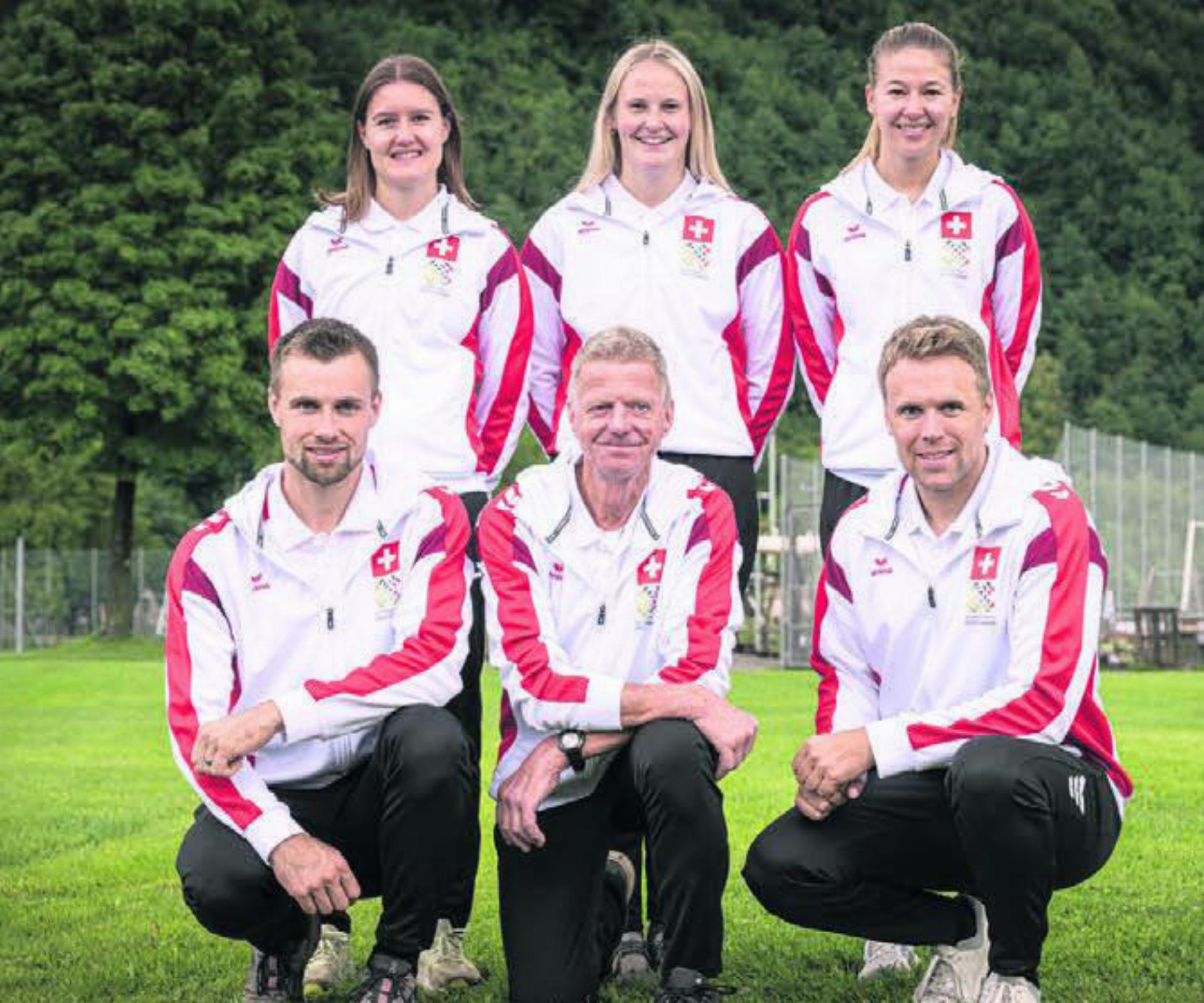 Die Sinser Delegation für die World Games in China. Hinten, von links: Melanie Villiger, Elena Beier, Sarah Villiger. Vorne: Jeremias Zumbühl, Markus von Flüe, Emanuel Zumbühl. Bild: zg - Das Bild wird blockiert. – Möglicherweise durch einen aktiven Adblocker.