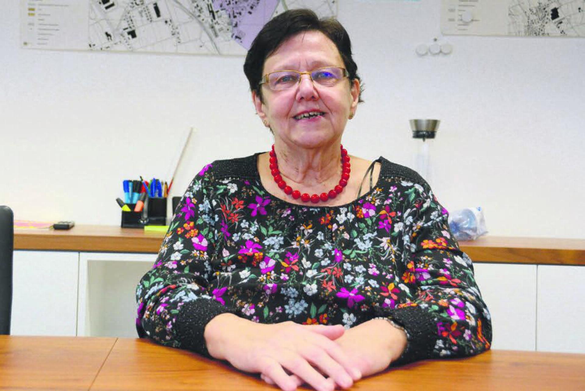 Auf diesem Stuhl sass sie die letzten 16 Jahre jeden zweiten Montag: Heidi Hegglin auf ihrem Stammplatz im Gemeinderatszimmer. Bald schon wird sie ein letztes Mal hier mitwirken und diskutieren. Bild: Chregi Hansen - Das Bild wird blockiert. – Möglicherweise durch einen aktiven Adblocker.
