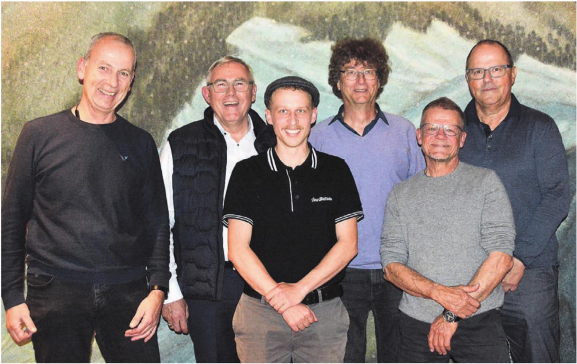 Rundum glückliche Gesichter, von links: Stefan Staubli (Muri Energie Forum), Thomas Räber (GKA), Andreas Leuppi und Peter Flick (Muri Energie Forum), Markus Bohren (Findungsgruppe GKA), Urs Strebel (GKA). Bilder: Annemarie Keusch / zg - Das Bild wird blockiert. – Möglicherweise durch einen aktiven Adblocker.