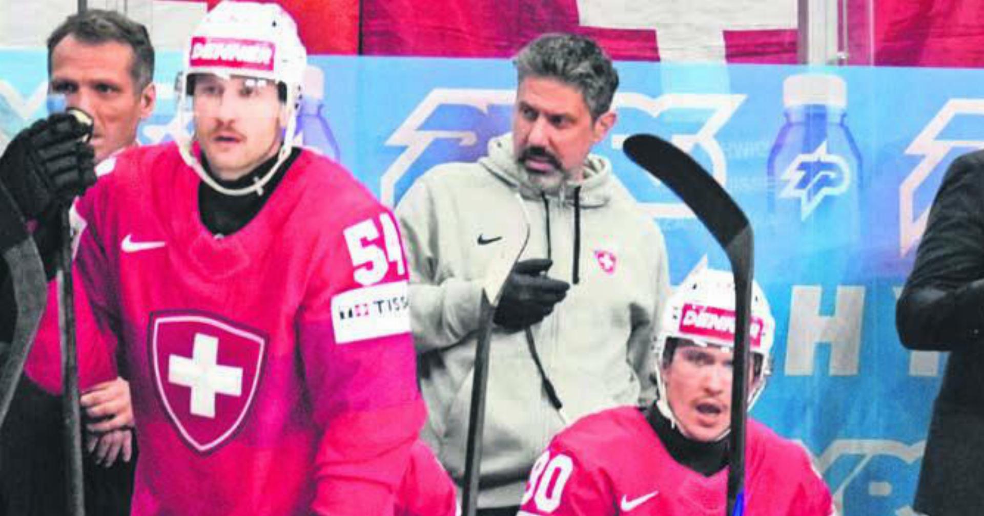 Fabio Rampa (Mitte) während des WM-Finals zwischen Christian Marti (links) und Nicolas Baechler. Bild: Frehsfocus