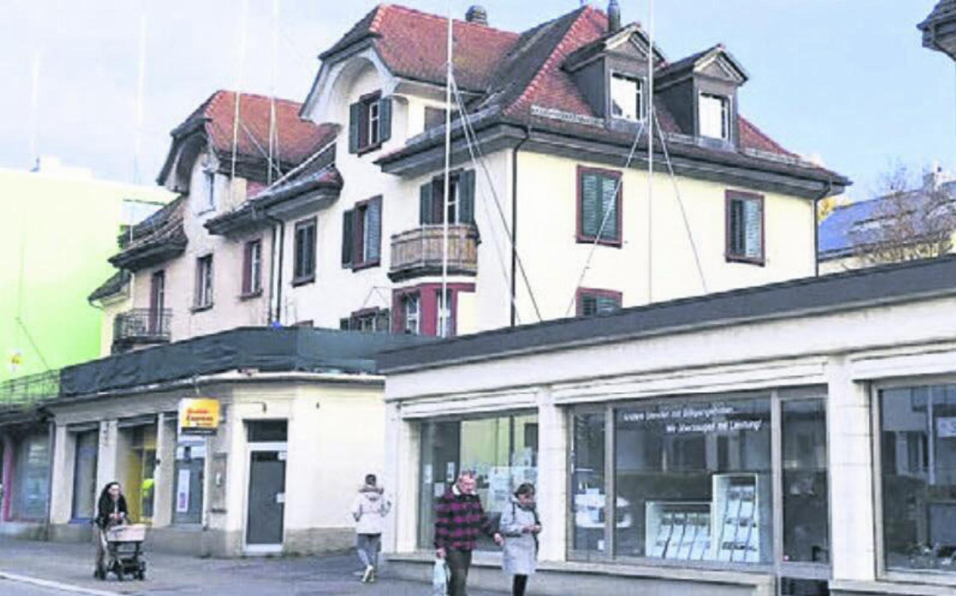 Baubewilligung erteilt. In einem halben Jahr werden an der Bahnhofstrasse die Abbrucharbeiten starten. Bild: Archiv