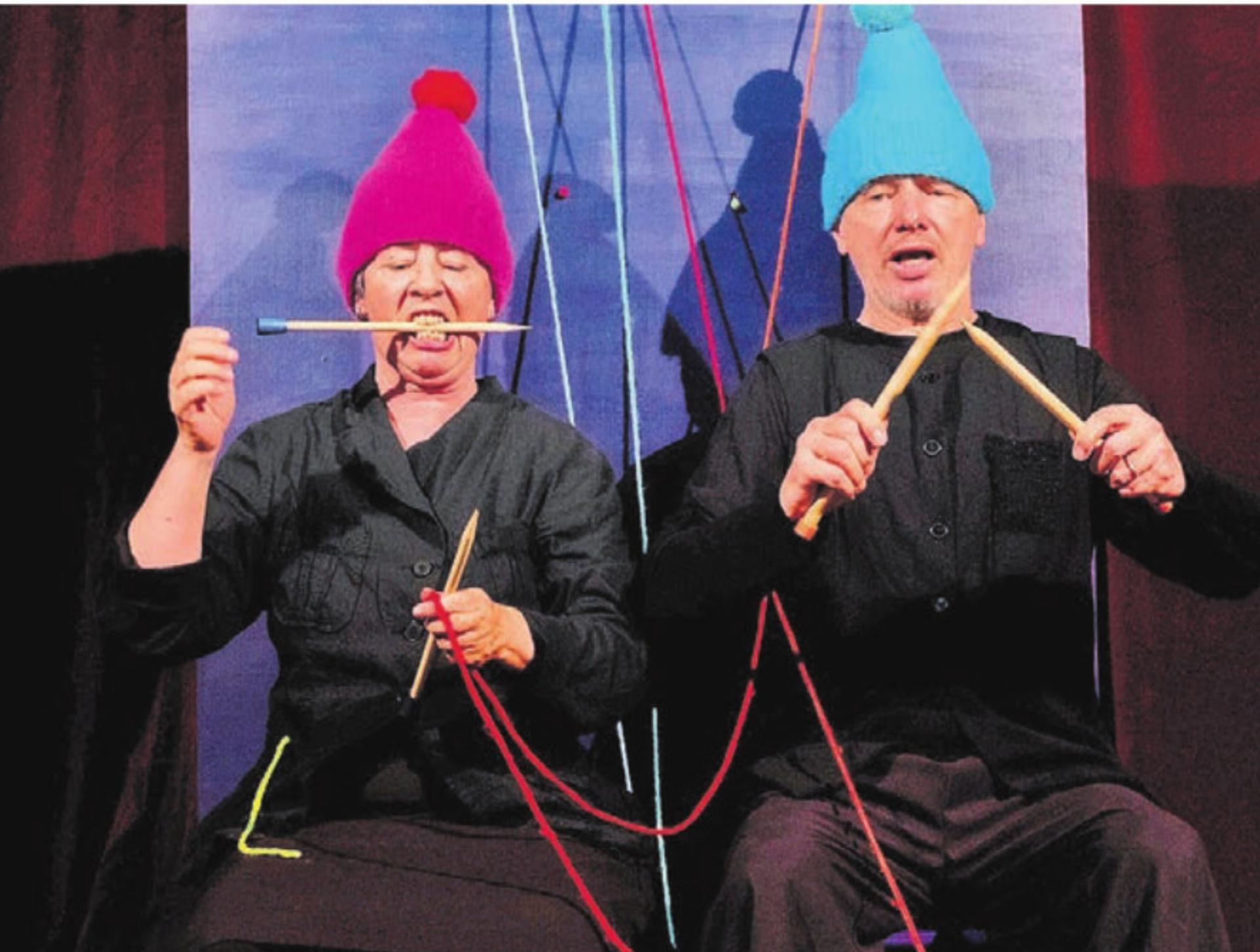 Silvia Roos und Stefan Roos Humbel spielen wie Kinder und können es nicht lassen, alles zu animieren, was ihnen in die Finger kommt. Bild: pd - Das Bild wird blockiert. – Möglicherweise durch einen aktiven Adblocker.