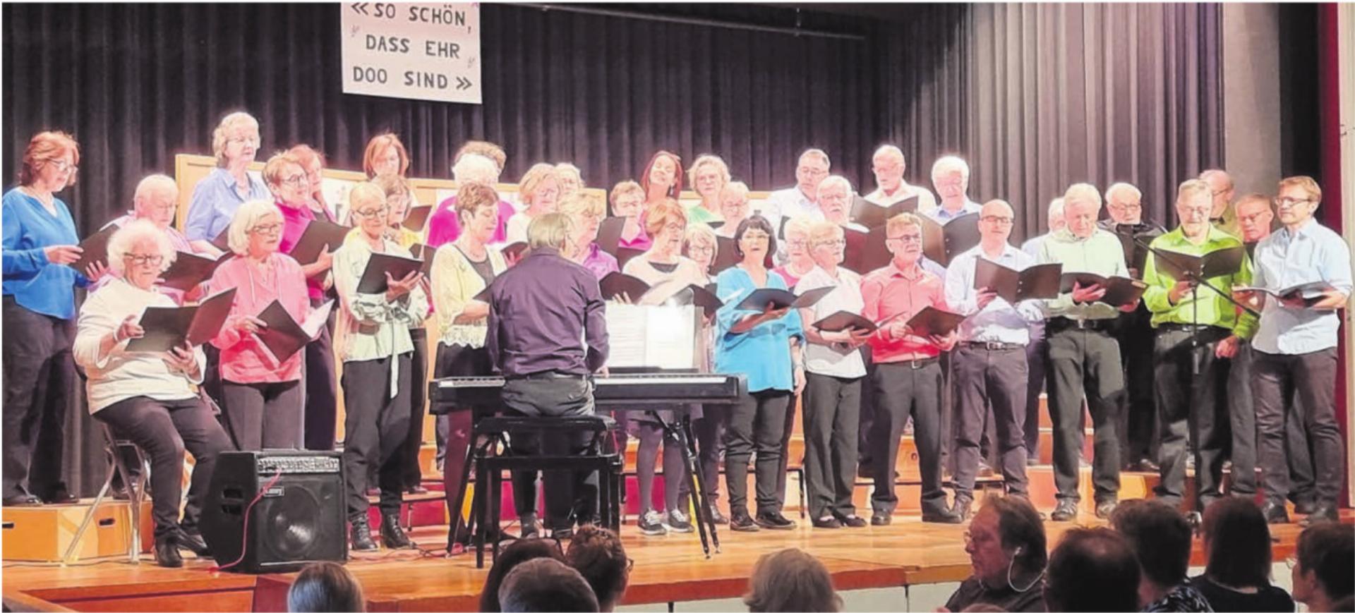 Der verstärkte Kirchenchor von Aristau wusste auch nach acht Jahren mit seinem Programm zu begeistern. Bilder: Verena Anna Wigger - Das Bild wird blockiert. – Möglicherweise durch einen aktiven Adblocker.