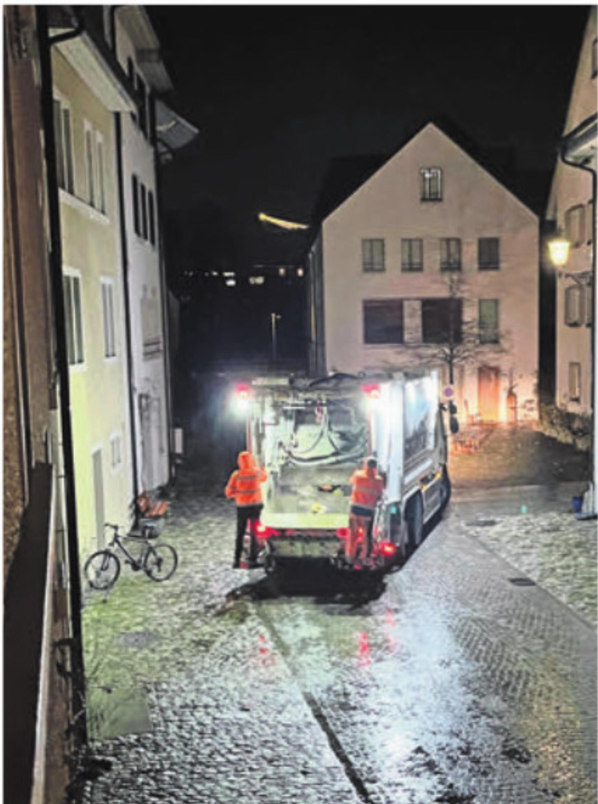 Zum ersten Mal seit fünf Jahren verkehrt die Müllabfuhr wieder in der Unterstadt. - Das Bild wird blockiert. – Möglicherweise durch einen aktiven Adblocker.