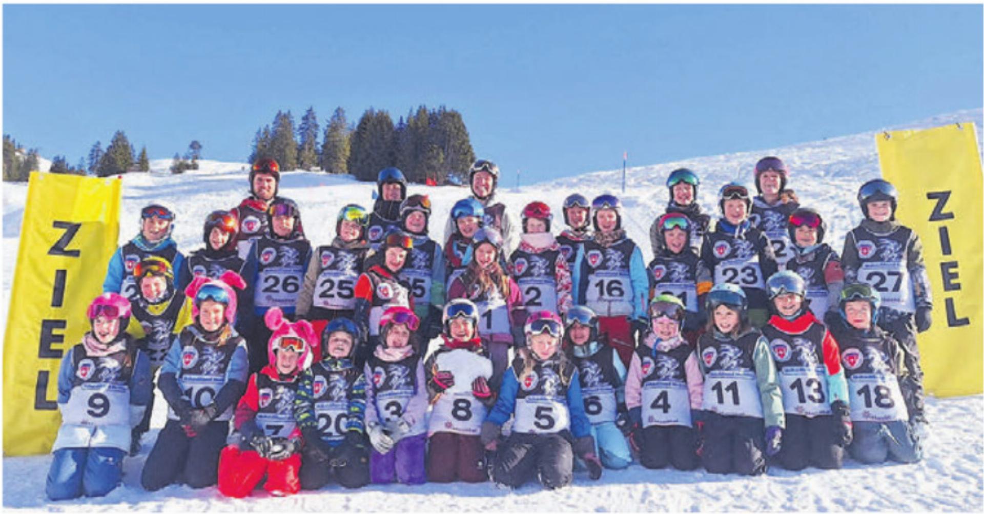 Gruppenbild der Kinder und Leiter im Skilager Mühlau. Bild: zg - Das Bild wird blockiert. – Möglicherweise durch einen aktiven Adblocker.