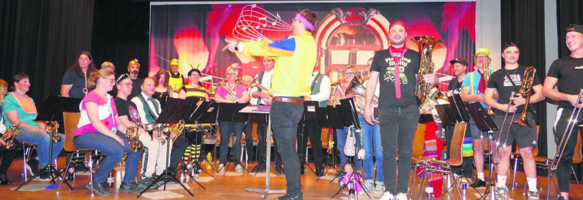 Für einmal nicht in Uniform. Nicht nur darum war der Auftritt der Musikgesellschaft Waltenschwil erfrischend anders. Bilder: tre
