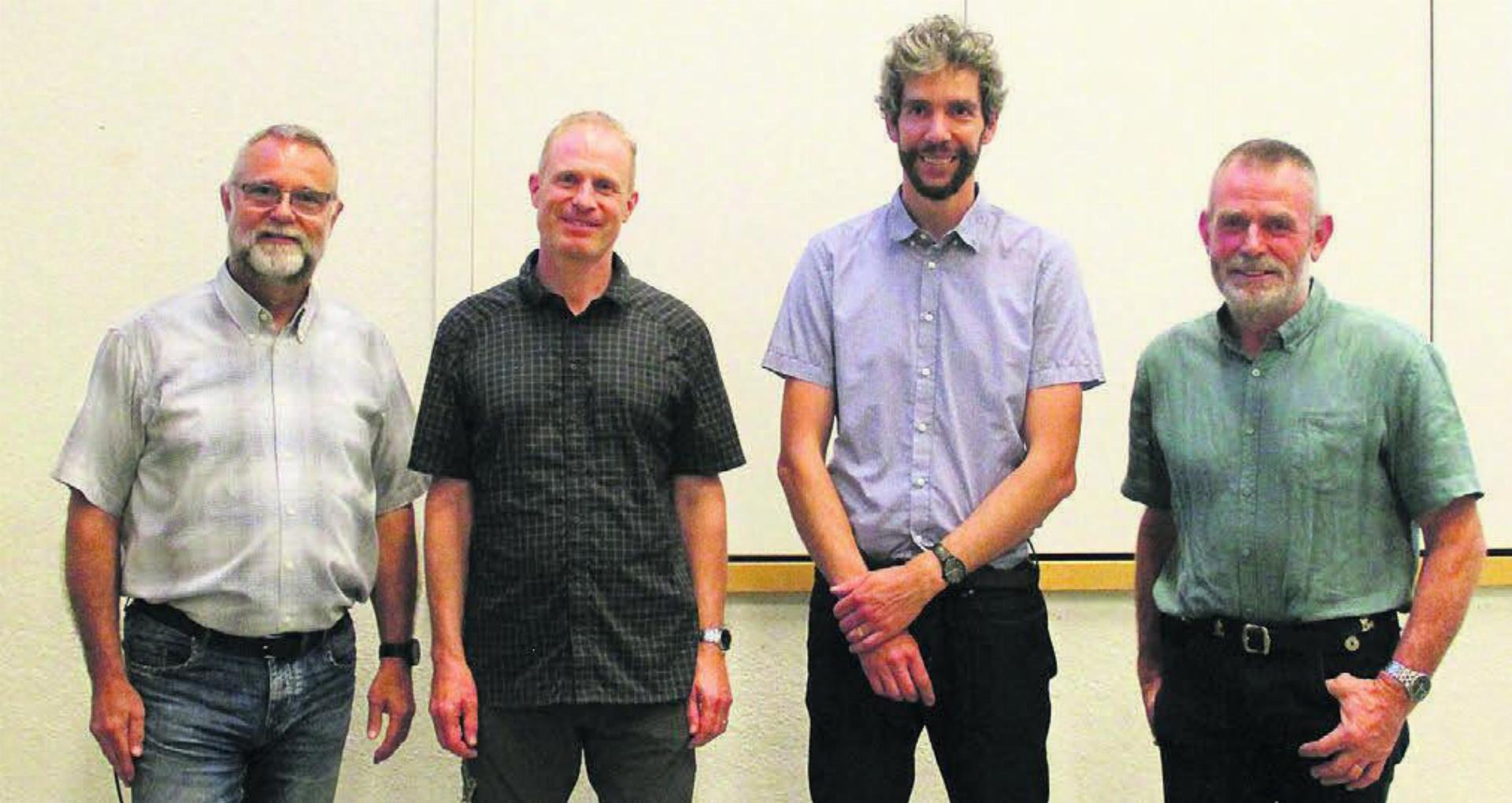 Sie informierten über die ÖV-Zukunft in Mühlau, von links: Gemeindeammann Oliver Stöckli, Reto Widmer (Repla), Conrad Naef, Projektleiter in der Abteilung Verkehr des BVU, Peter Suter, ressortverantwortlicher Gemeinderat.