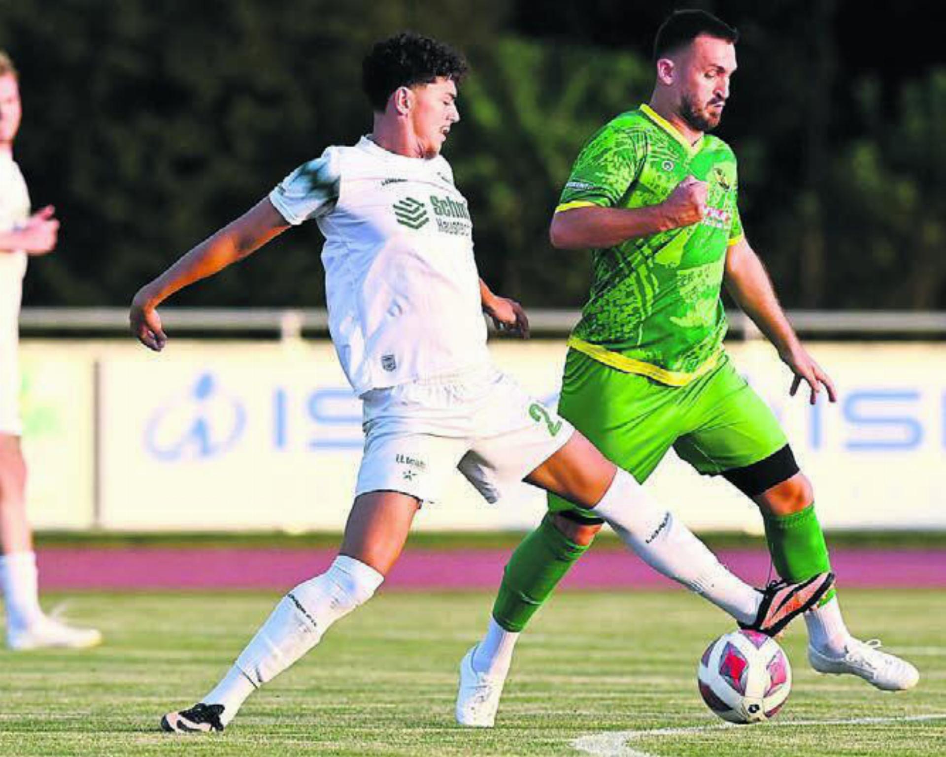Lorik Hasic (rechts) überzeugte bei seinem Debüt für den FC Mutschellen mit einem Assist. Die Freiämter holten trotzdem nur einen Punkt. Bild: Alexander Wagner - Das Bild wird blockiert. – Möglicherweise durch einen aktiven Adblocker.