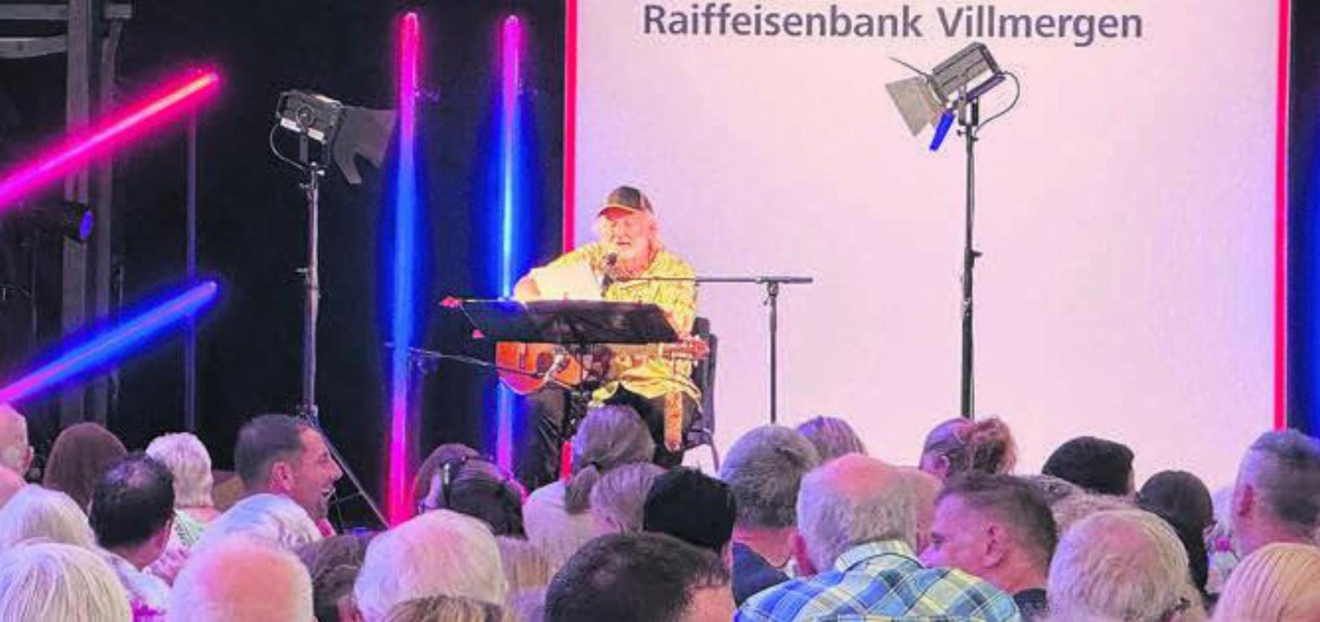 Peach Weber wusste das Publikum zu begeistern. Bild: zg - Das Bild wird blockiert. – Möglicherweise durch einen aktiven Adblocker.