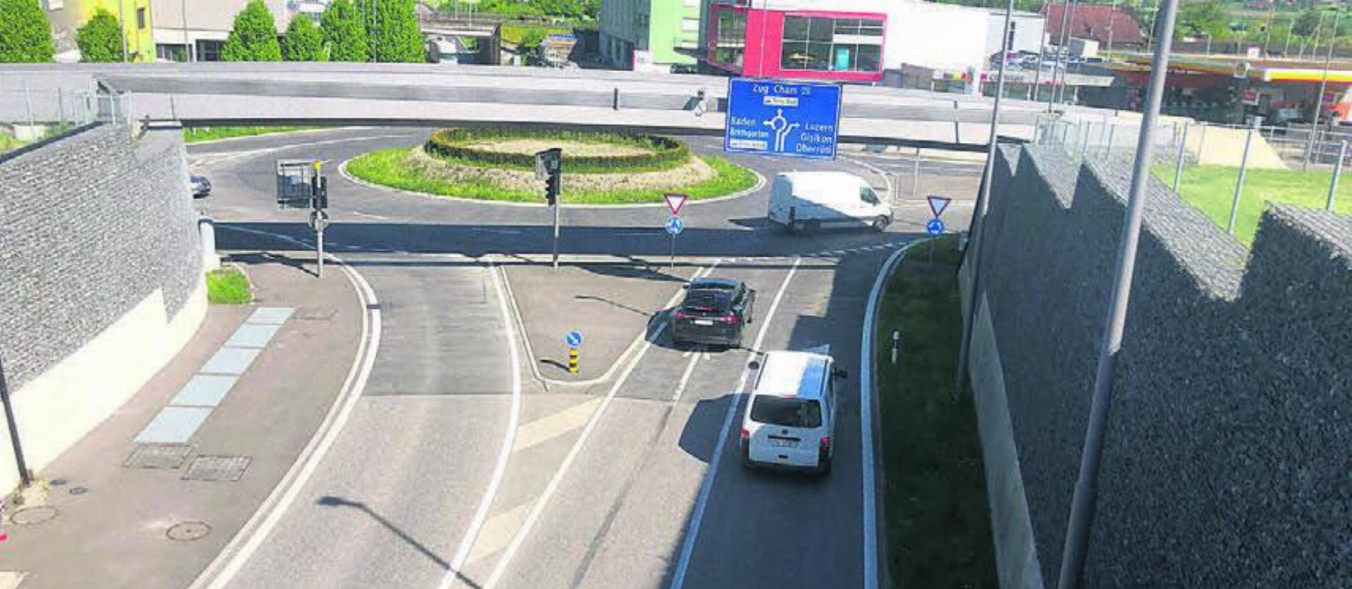 Die Südwestumfahrung Sins wurde im September 2021 in Betrieb genommen. Der Kanton hat 
nun Verkehrszahlen vor und nach dem Bau ausgewertet.
Bild: pd
