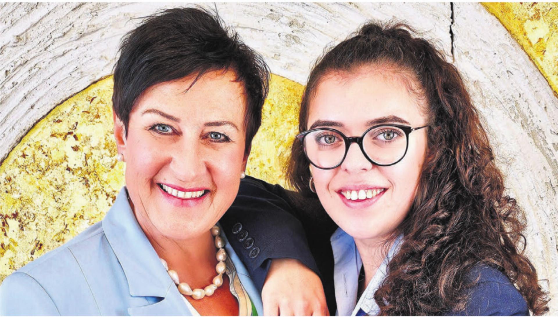 Karin Koch Sager, Geschäftsführerin und Inhaberin des Wohler Bestattungsinstituts Koch, und Tochter Simone Sager, 4. Generation.
Bild: zvg - Das Bild wird blockiert. – Möglicherweise durch einen aktiven Adblocker.
