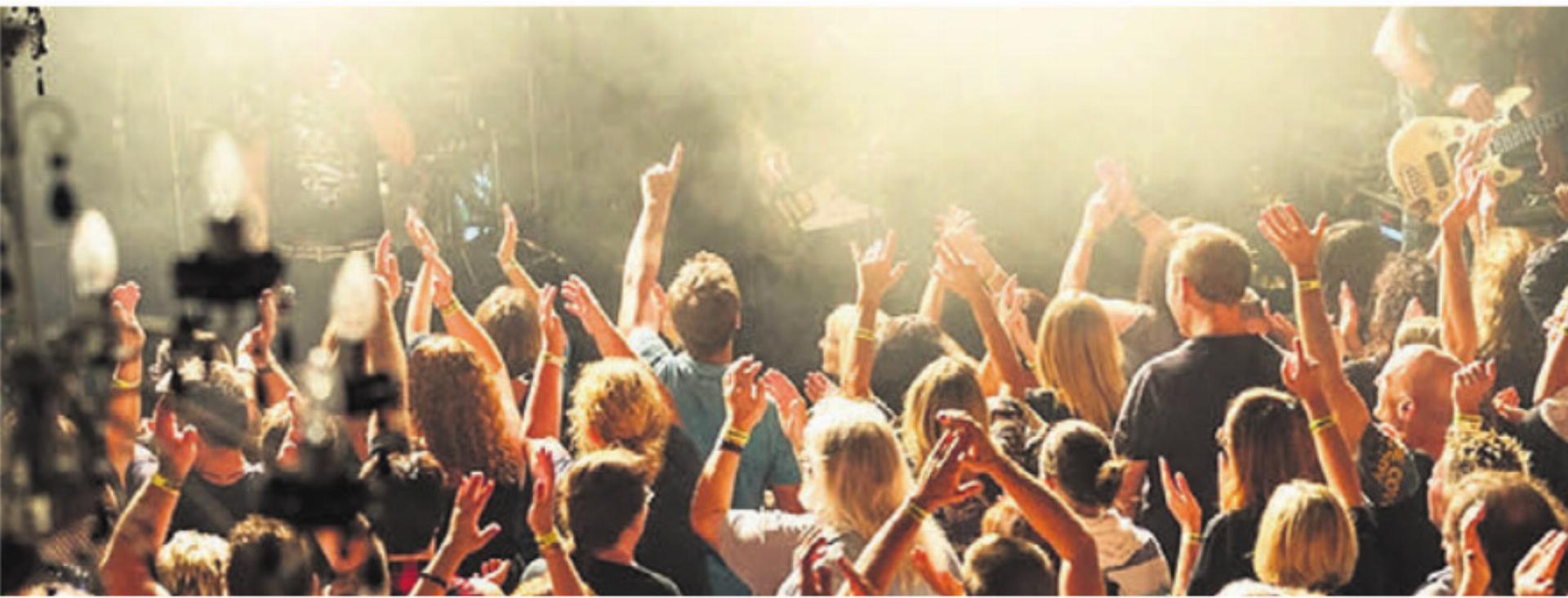 Ausgelassen sein und das Tanzbein schwingen, das ist das Motto an der Tanznacht ü40. Bild: zg - Das Bild wird blockiert. – Möglicherweise durch einen aktiven Adblocker.