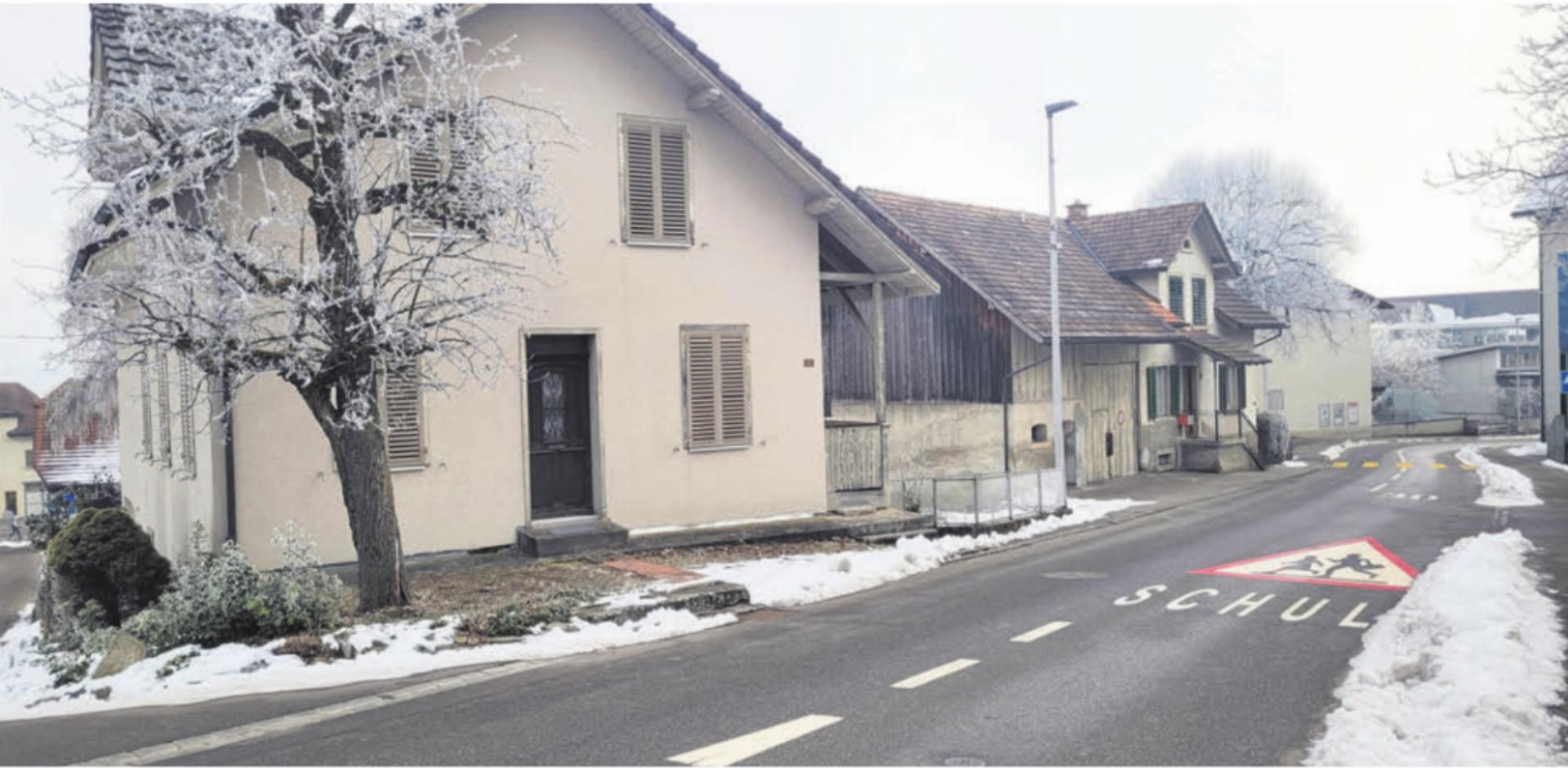 Die Jugendarbeit soll in das Michel-Haus an der Schulhausstrasse (links) ziehen. In Kürze wird das Baugesuch aufgelegt. Bild: chh - Das Bild wird blockiert. – Möglicherweise durch einen aktiven Adblocker.