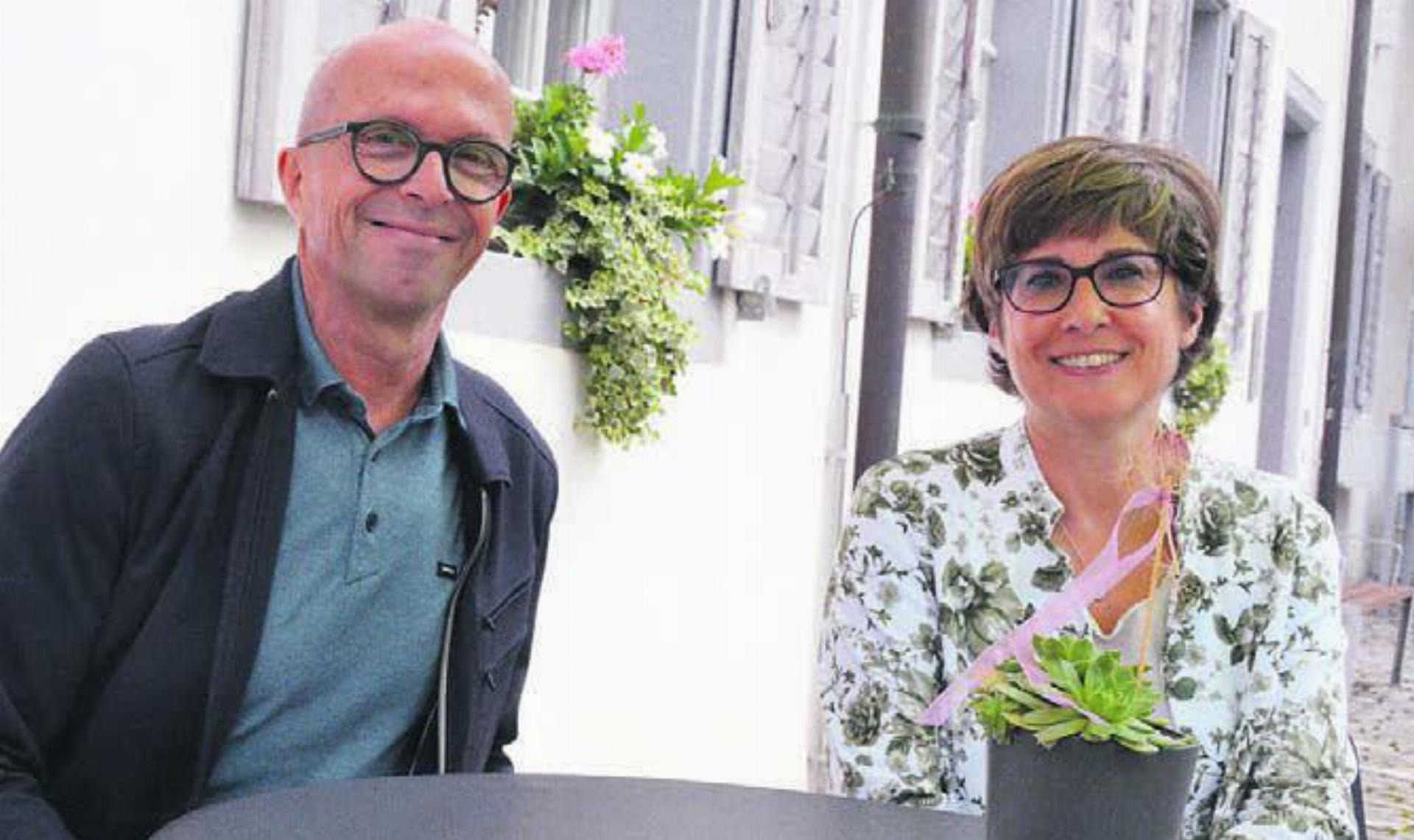 Robert Barrer und Cindy Mäder vor dem Singisenflügel. Bild: ake - Das Bild wird blockiert. – Möglicherweise durch einen aktiven Adblocker.