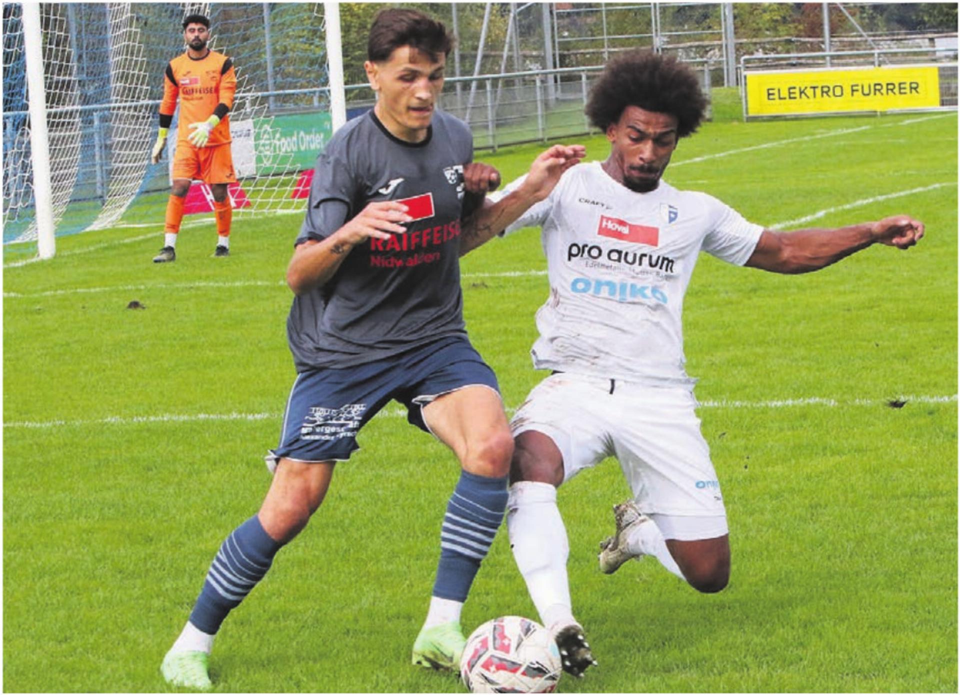 Noah Lüscher-Boakye (rechts) im Spiel gegen Buochs. Er kämpft sich nach der Verletzung langsam ins Team zurück. Nur der Torerfolg fehlt noch.
Bilder: Josip Lasic, zg - Das Bild wird blockiert. – Möglicherweise durch einen aktiven Adblocker.