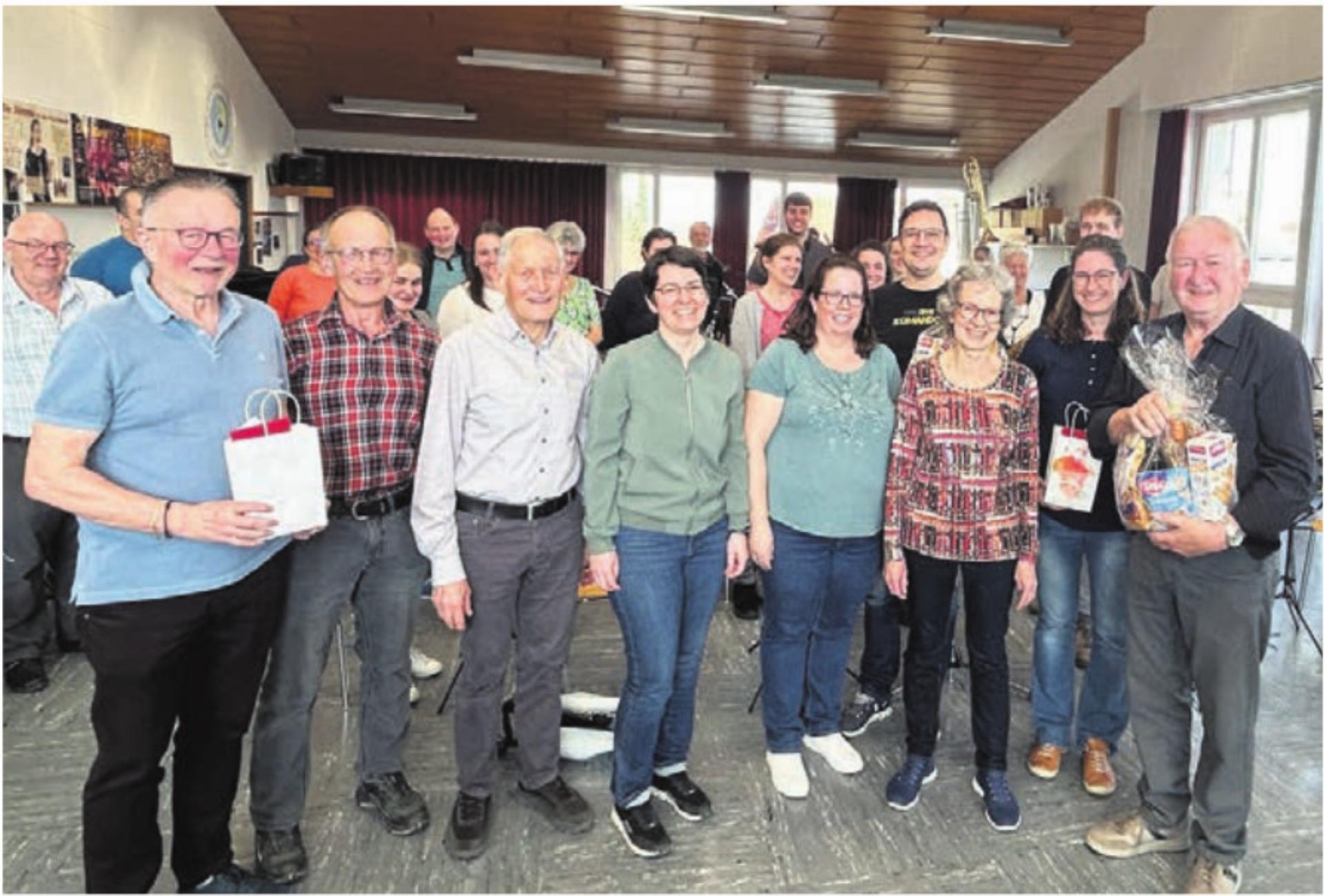 Die vielen Jubilarinnen und Jubilare der Musikgesellschaft Boswil. Bild: zg - Das Bild wird blockiert. – Möglicherweise durch einen aktiven Adblocker.