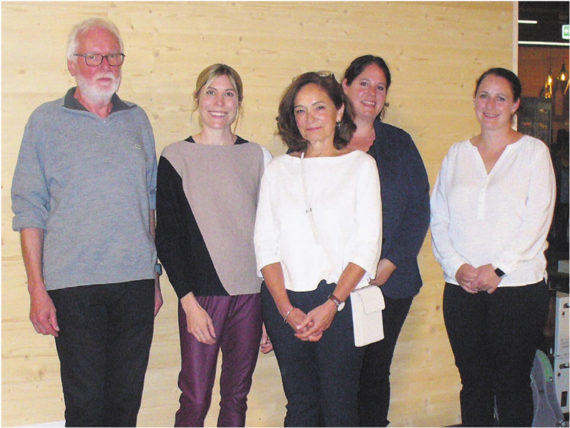 Der Vorstand der VHS Oberes Freiamt stellt sich vor (von links): Mani Pfulg, Präsident, Linda von Euw, Monique Vogt, Sandra Huber und Karin Wacker. Bild:Alphonse Hauser - Das Bild wird blockiert. – Möglicherweise durch einen aktiven Adblocker.