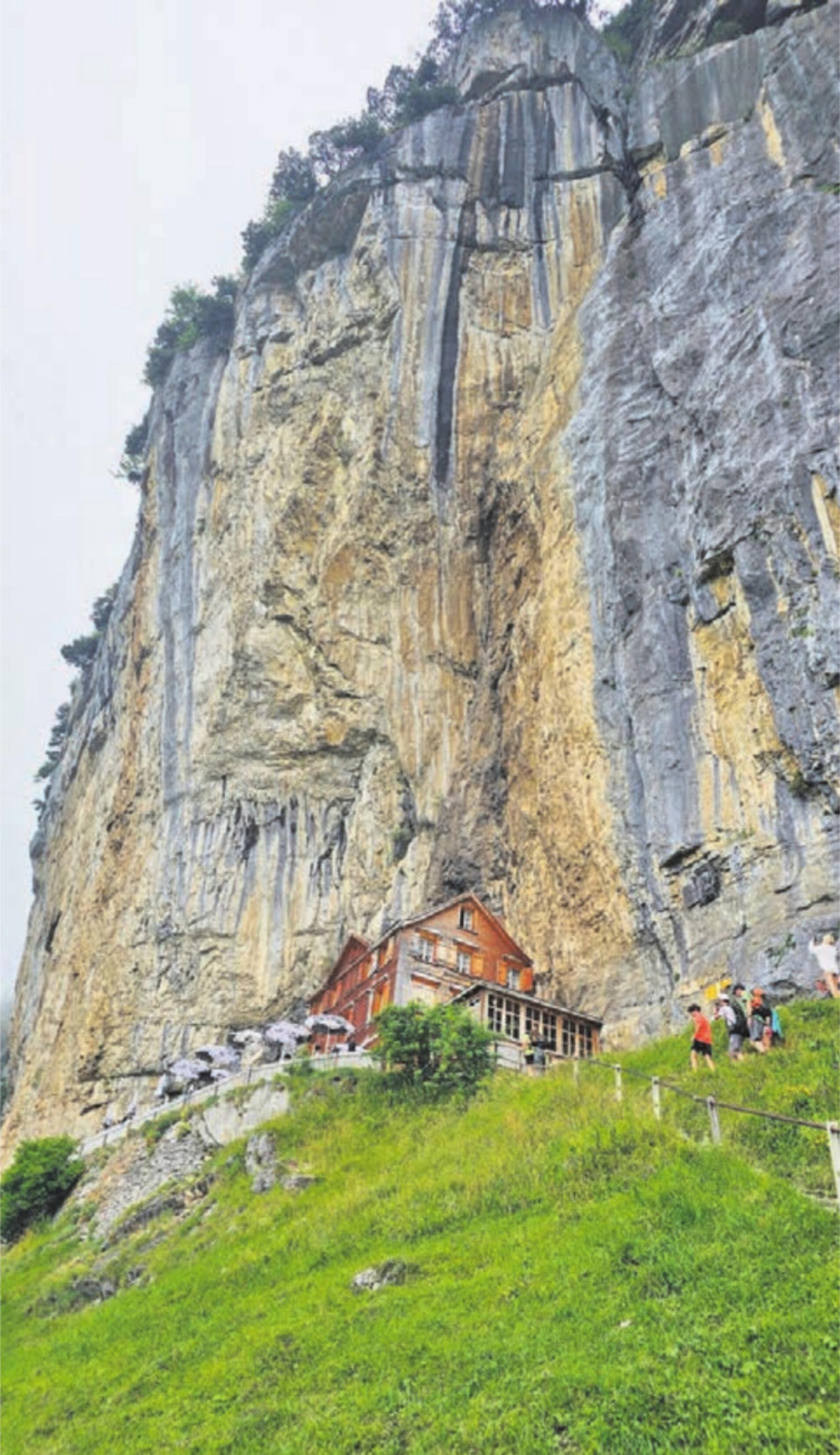 «Wunderbare Ebenalp.» Foto vom weltberühmten Gasthaus Aescher. Aufgenommen Anfang August von Ernest Wallmüller aus Zufikon.