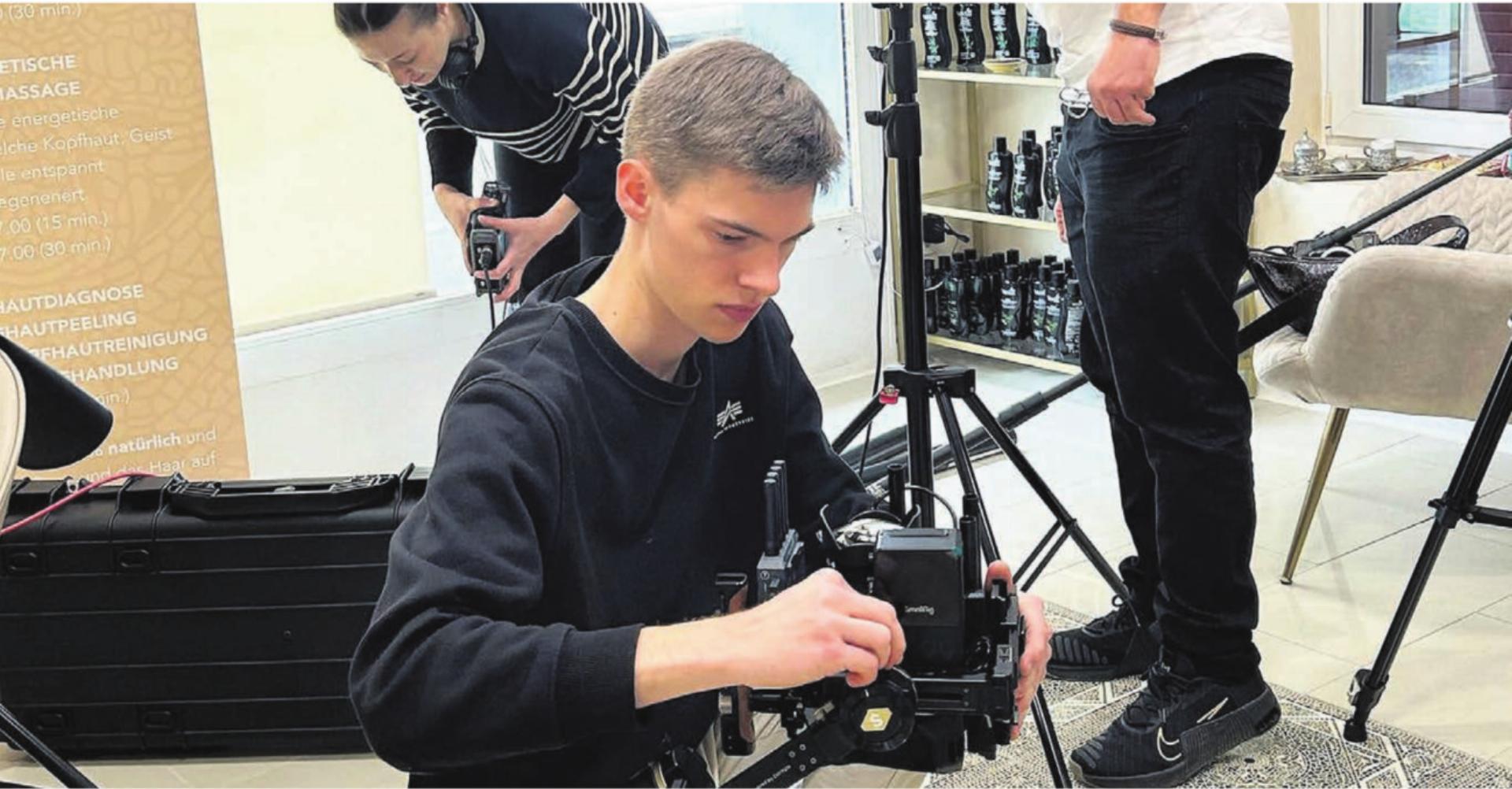 Gewusel am Filmset? Dann dreht Andreas Meienberg so richtig auf. Am 9. Mai stehen Aufnahmen für seinen Abschlussfilm in Muri an. Bild: zg - Das Bild wird blockiert. – Möglicherweise durch einen aktiven Adblocker.