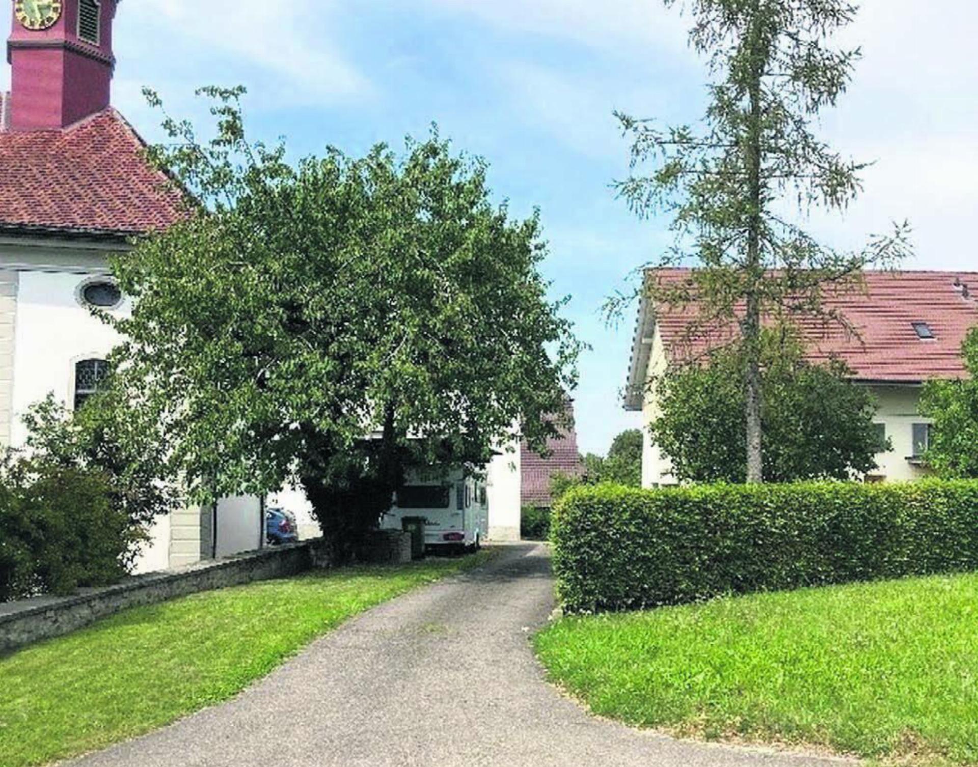 Auf allen nicht verkehrsorientierten Strassen soll Tempo 30 herrschen, wie hier auf der Schulhausstrasse. Bild: zg