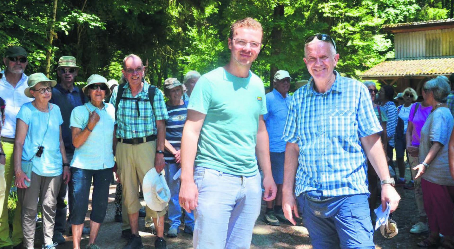 Bereit für den Weitermarsch: Co-Wanderleiter Claudio Rossetti (rechts), Geschäftsführer des Künstlerhauses Boswil, und Benjamin Nyffenegger, Künstlerischer Co-Leiter des Musikfestivals «Boswiler Sommer». Bilder: Thomas Stöckli