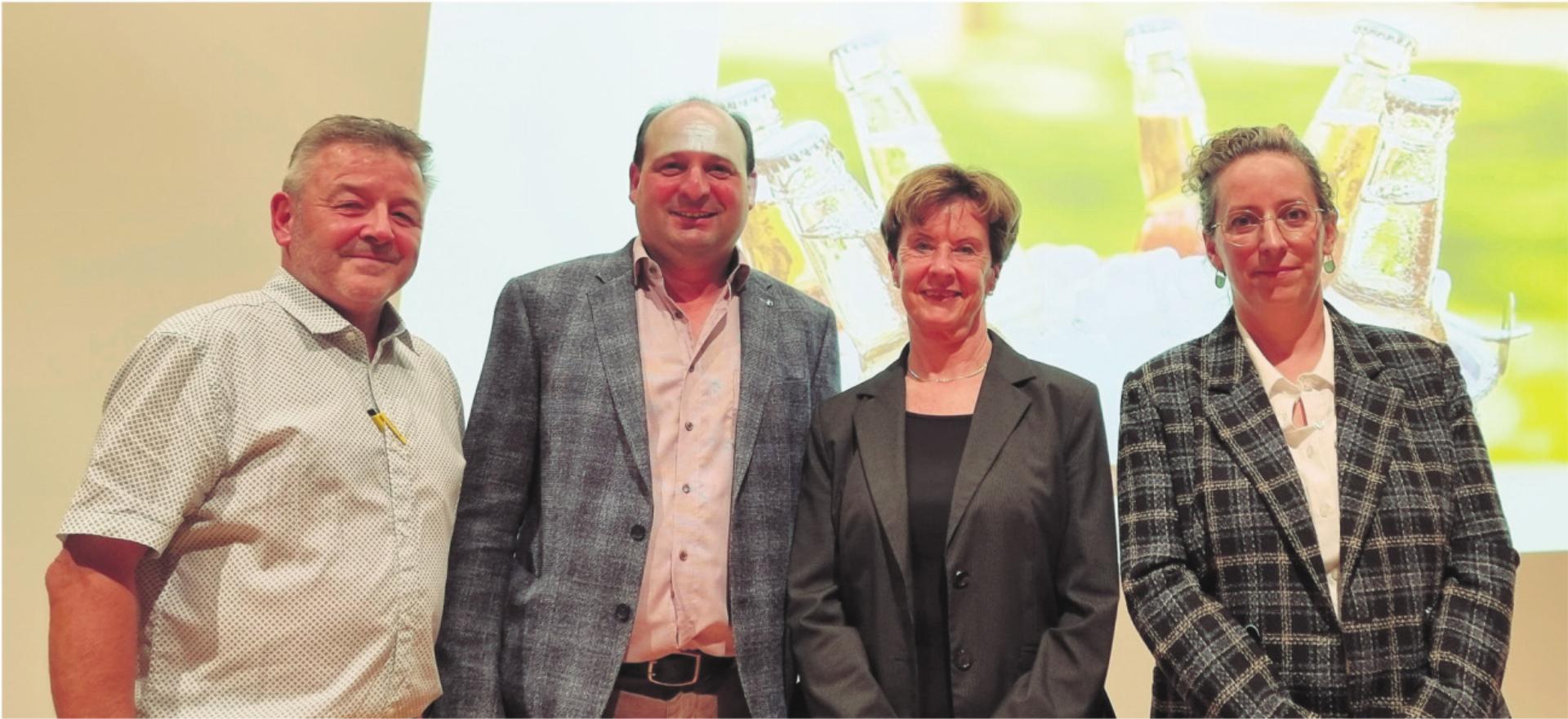 Jörg Weiss, FDP, Herbert Meier, SVP, Marlies Laubacher, Die Mitte, und Regula Marthaler, SP, (von links) stellten sich auf dem Podium vor. Bild: Verena Anna Wigger - Das Bild wird blockiert. – Möglicherweise durch einen aktiven Adblocker.