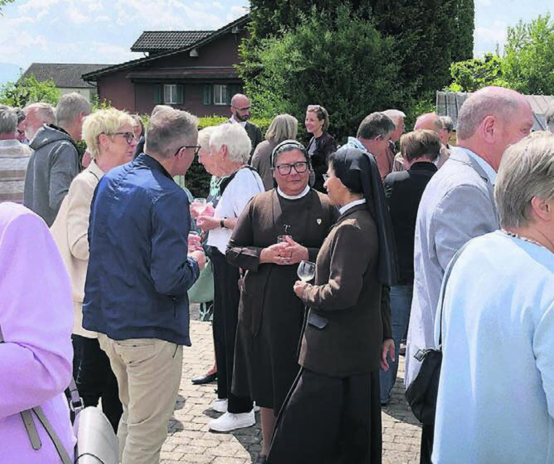 Die Generalleiterin Schwester Marelvi Buelvas Mendoza und Schwester Flormita im Gespräch. Bild: zg