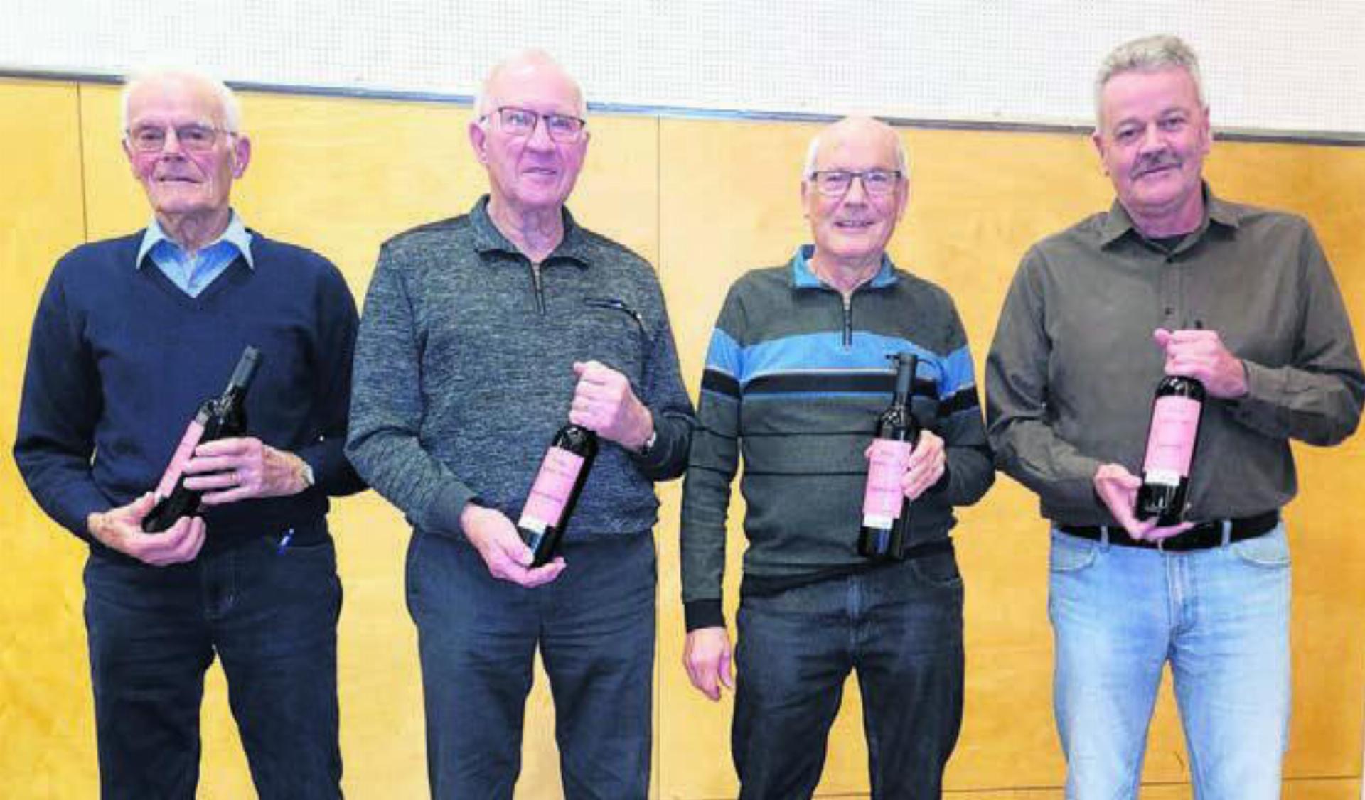 Die Jubilare: Max Kuhn, Alfred Krähenbühl, Kari Brunner, René Grob (von links). Bild: zg
