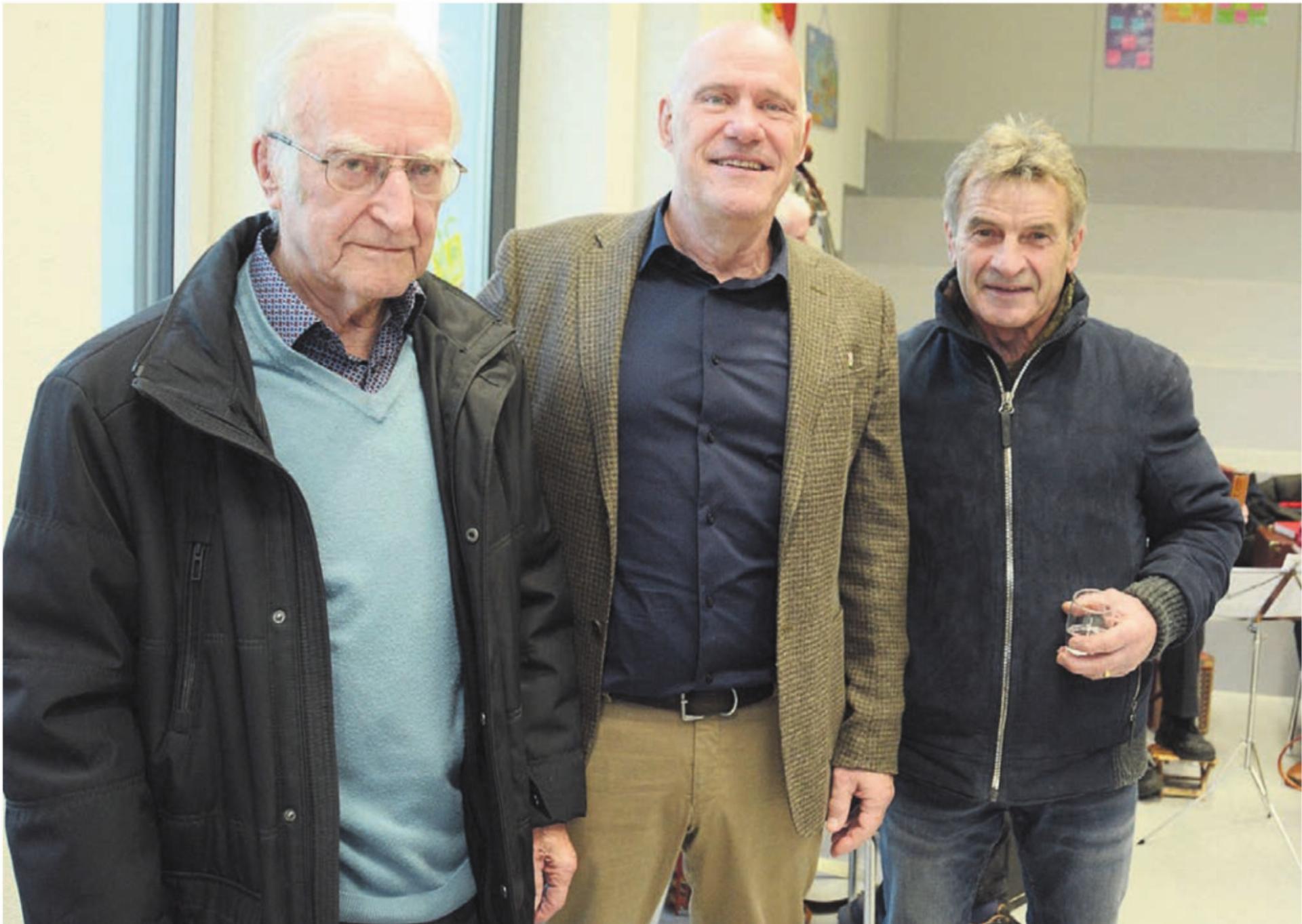Sie prägten den Neujahrsapéro in Niederwil (von links): Hansueli Zimmermann (ehemaliger Lehrer), Gemeindeammann Norbert Ender und Unternehmer Guido Hufschmid. Bild: Chregi Hansen - Das Bild wird blockiert. – Möglicherweise durch einen aktiven Adblocker.