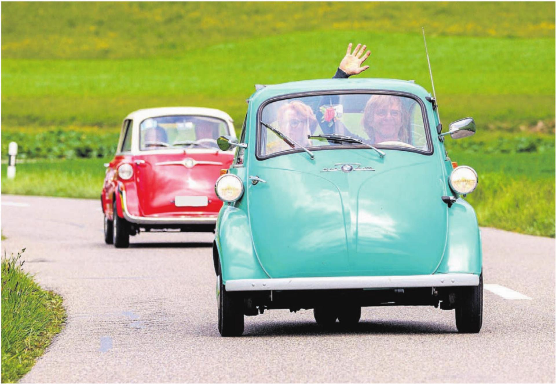Microcars faszinieren und sind vom 1. bis 3. Mai wieder auf den Strassen in der Region anzutreffen. 50 Jahre nach dem allerersten Treffen findet der Anlass erneut in Meisterschwanden statt. Bild: zg - Das Bild wird blockiert. – Möglicherweise durch einen aktiven Adblocker.