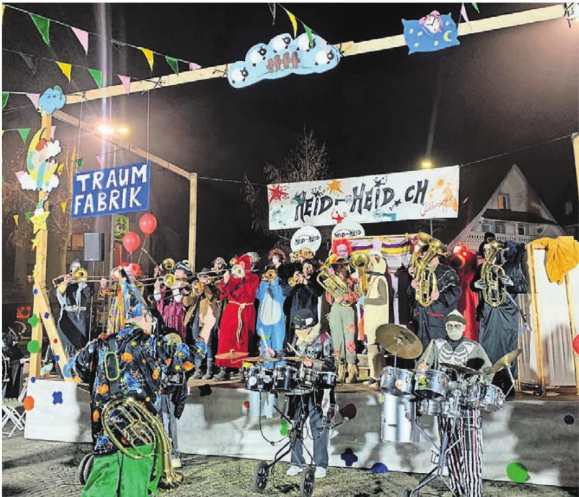 Die Fasnachtsgruppe Heid-Heid hat am Freitagabend ihr Motto bekannt gegeben und damit die Villmerger Fasnacht offiziell eröffnet. Bild: zg - Das Bild wird blockiert. – Möglicherweise durch einen aktiven Adblocker.