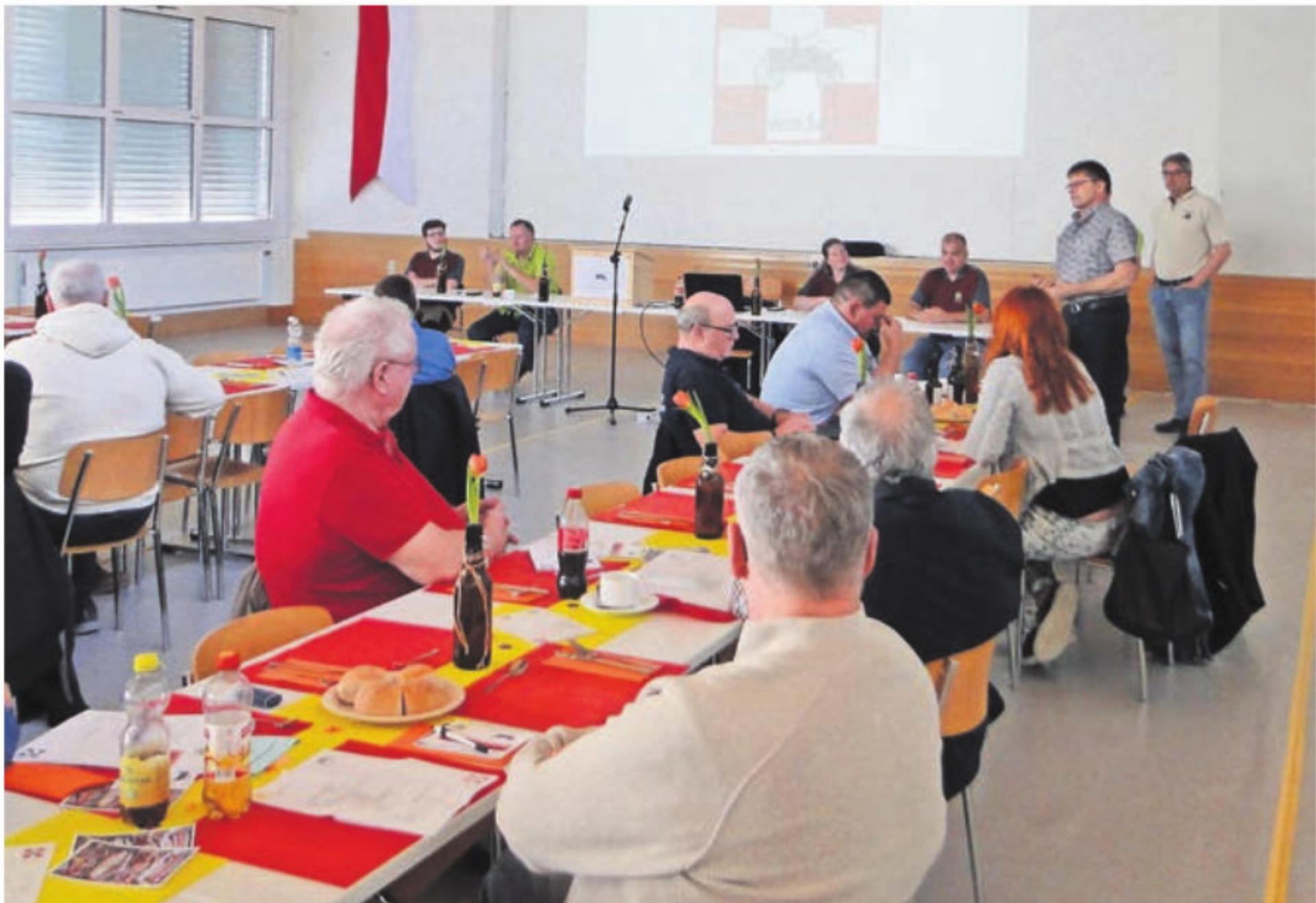 Die Delegierten der verschiedenen Feuerwehrvereine trafen sich in Bünzen. Bild: zg - Das Bild wird blockiert. – Möglicherweise durch einen aktiven Adblocker.