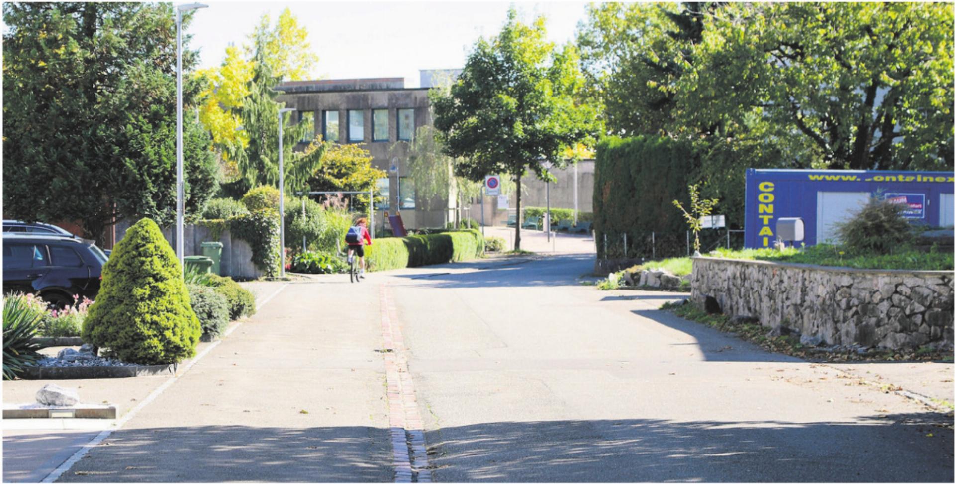 Unter anderem in diesem Strassenabschnitt der Kelleräckerstrasse sollen die Wasserleitungen saniert werden. Bild: zg - Das Bild wird blockiert. – Möglicherweise durch einen aktiven Adblocker.