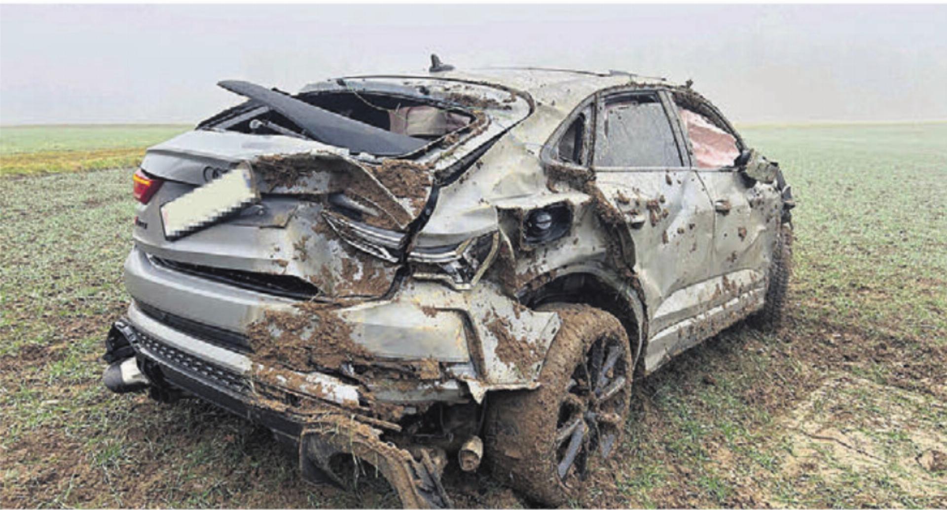 Am Fahrzeug entstand durch den Unfall ein Totalschaden. Bild: pz - Das Bild wird blockiert. – Möglicherweise durch einen aktiven Adblocker.